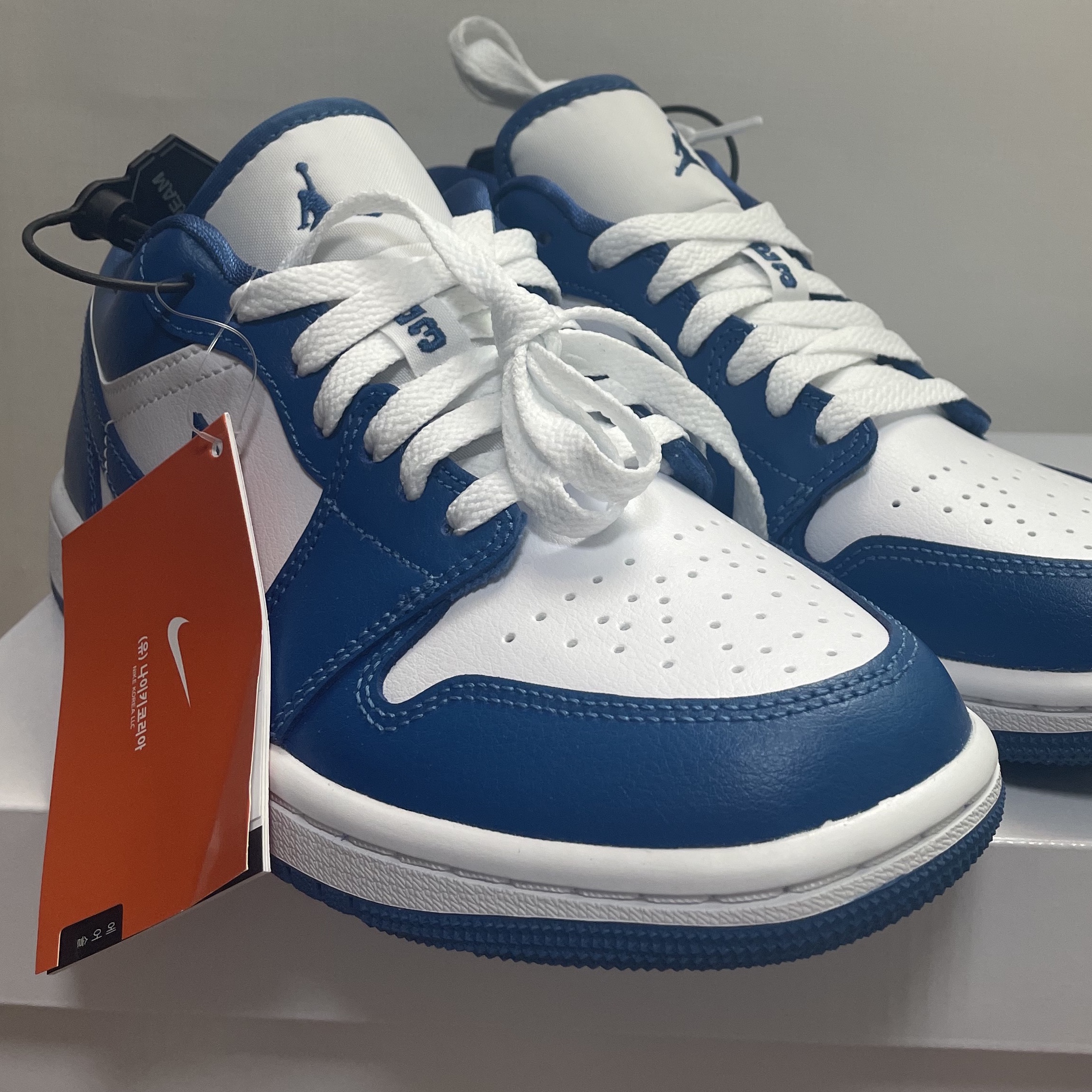 (W) Jordan 1 Low White Dark Marina Blue 착용 스타일