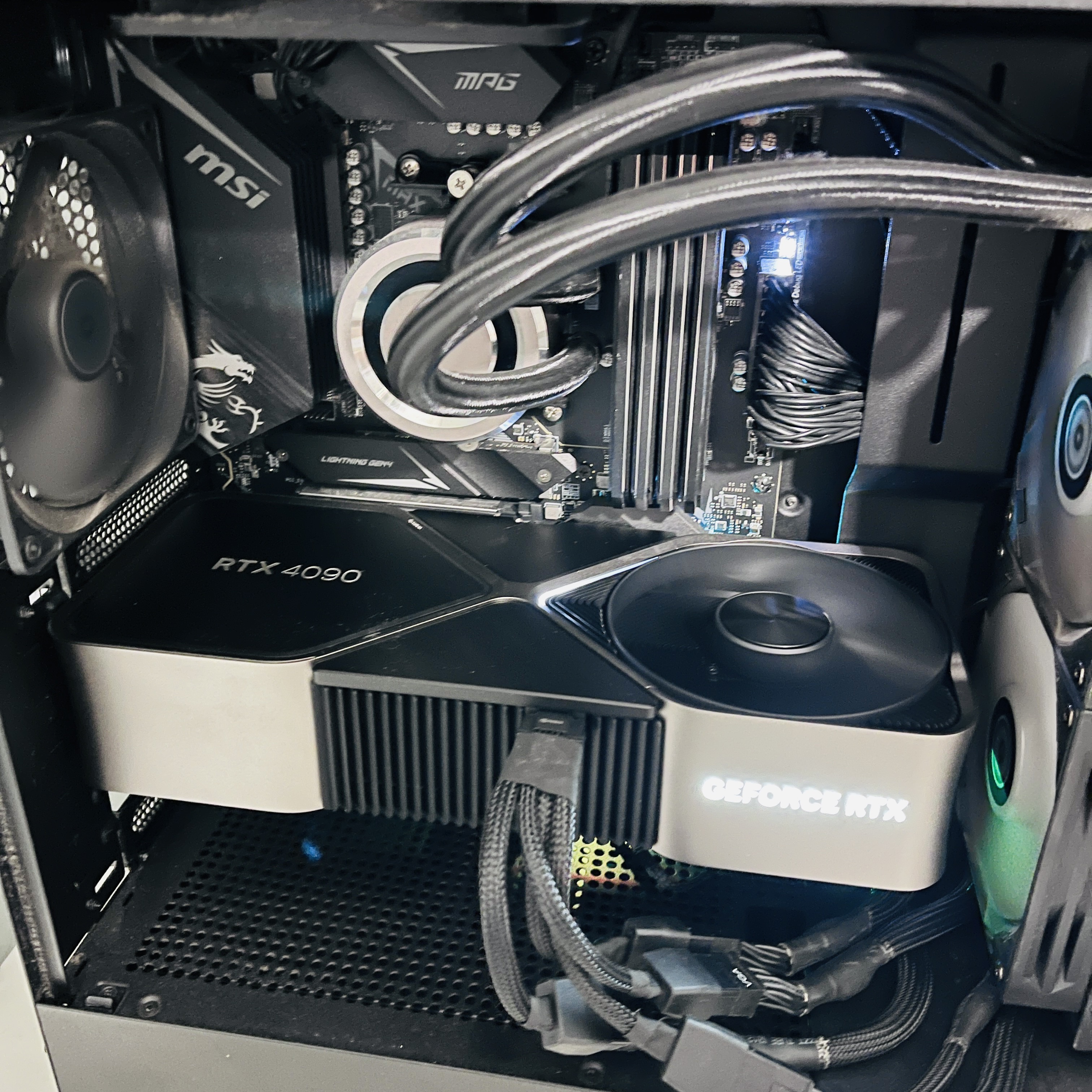 Nvidia GeForce RTX 4090 FE (Korean Ver.), Nvidia Geforce RTX 3080 Ti FE (Korean Ver.) 착용 스타일 - 3