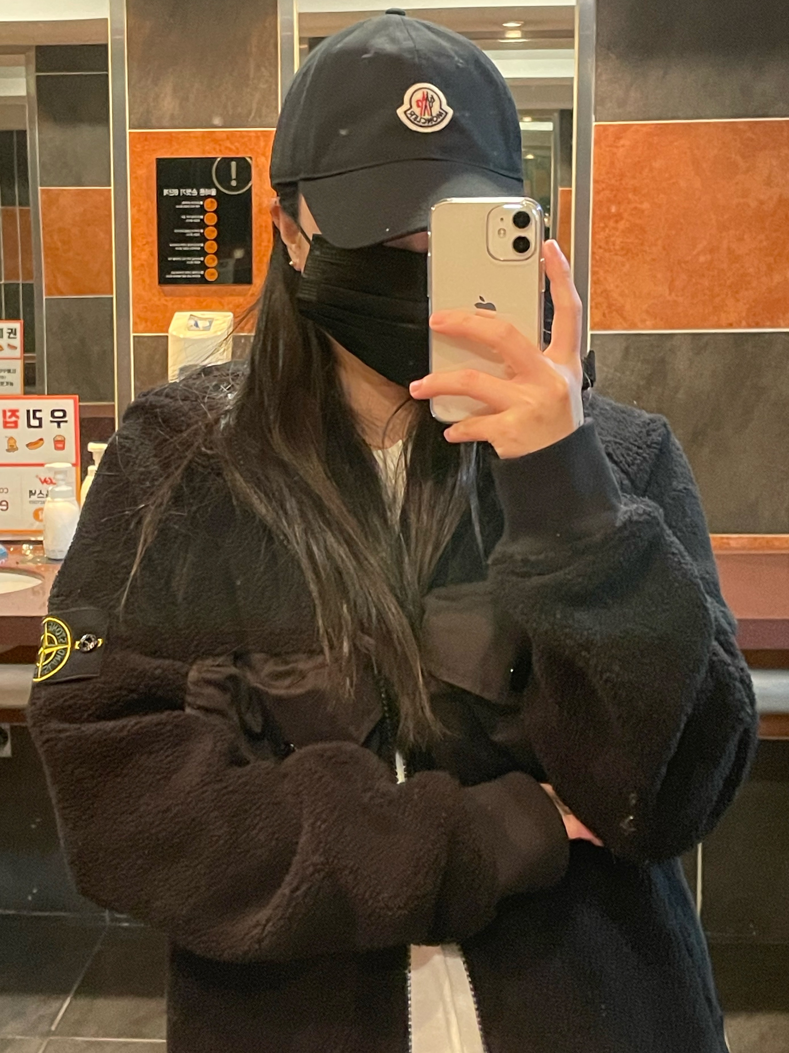 Stone Island 60134 Cotton Pile Hooded Full Zip Sweatshirt Black - 21FW, Moncler Logo Baseball Cap Optical Black - 22SS 착용 스타일