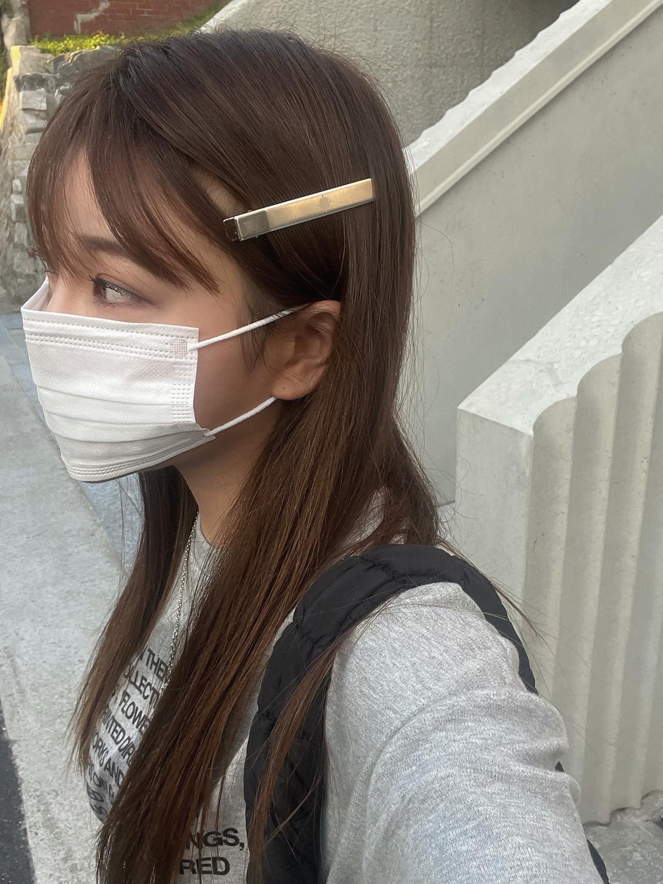 The Museum Visitor Heart Sprayed Hoody Grey - 22PF, The Museum Visitor Heart Sprayed Sweatshirt Grey - 22PF 착용 스타일 - 1