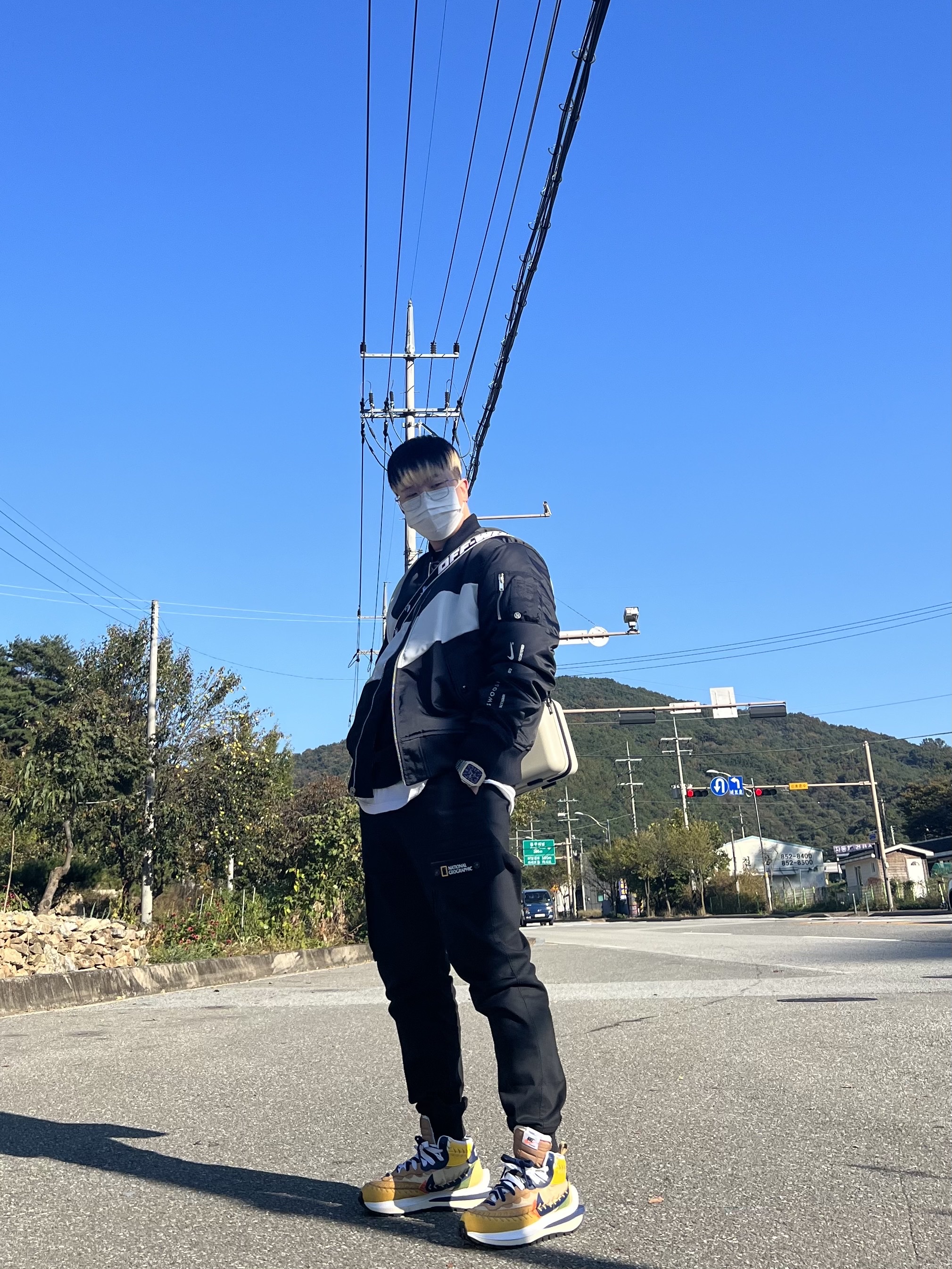Nike x Sacai x Jean Paul Gaultier VaporWaffle Sesame Blue Void, Nike NSW Swoosh Therma-Fit Bomber Black - Asia 착용 스타일 - 4