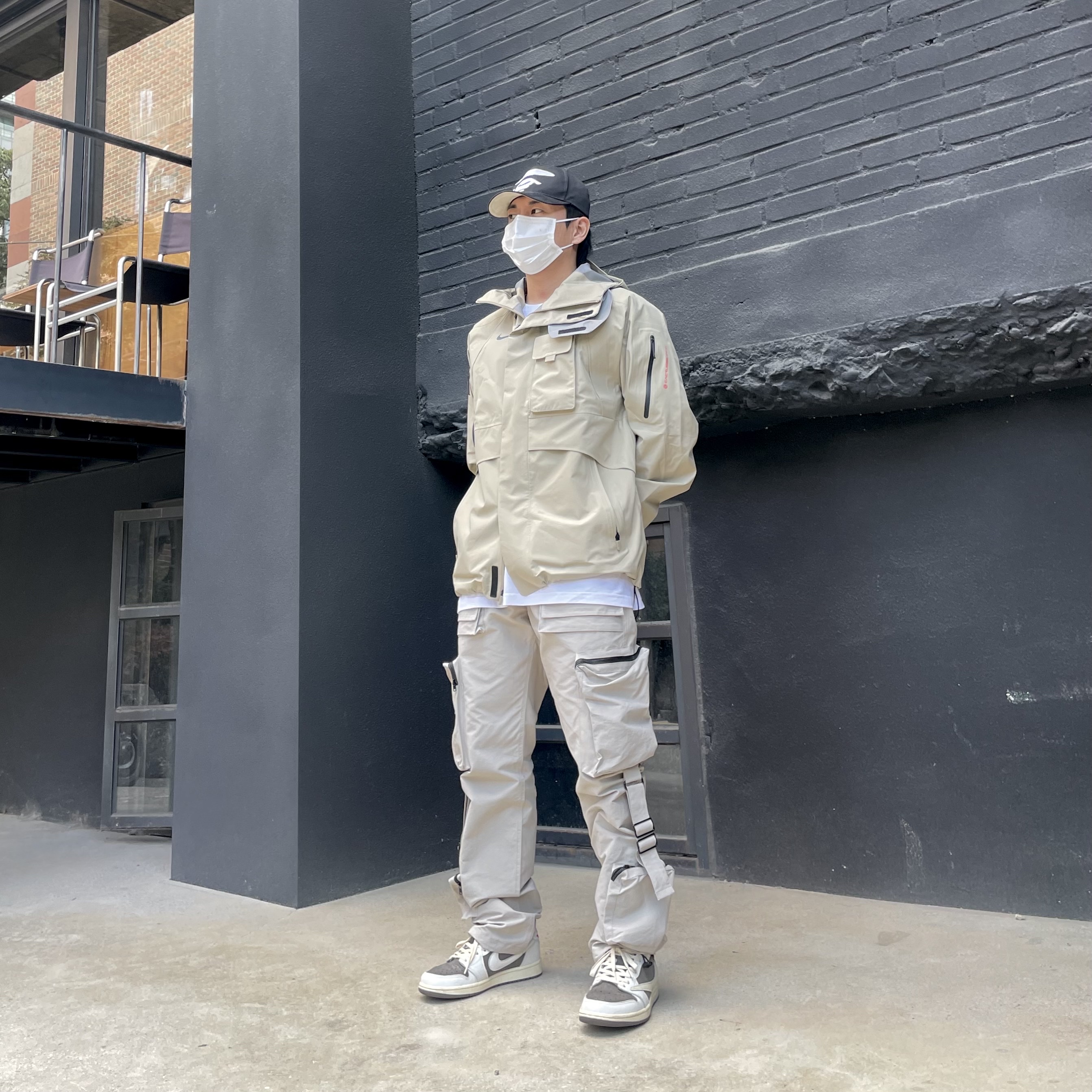 Jordan 1 x Travis Scott Retro Low OG SP Sail and Ridgerock, Nike x Travis Scott NRG BH Jacket Limestone - Asia 착용 스타일 - 2