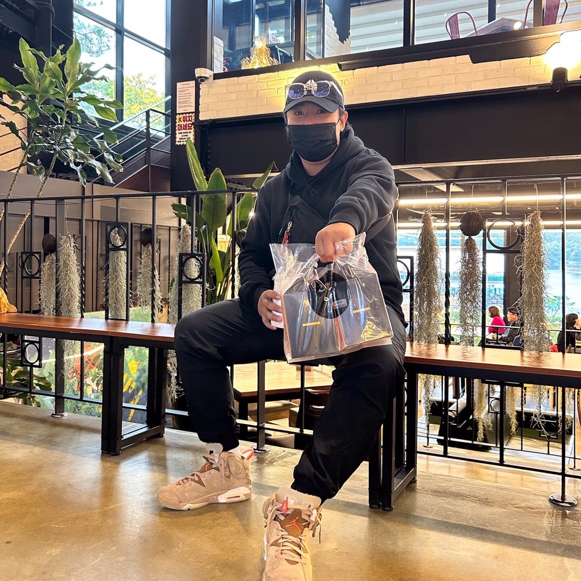 Jordan 6 x Travis Scott Retro SP British Khaki, Supreme x Nike ACG Denim 6-Panel Black - 22FW 착용 스타일 - 2
