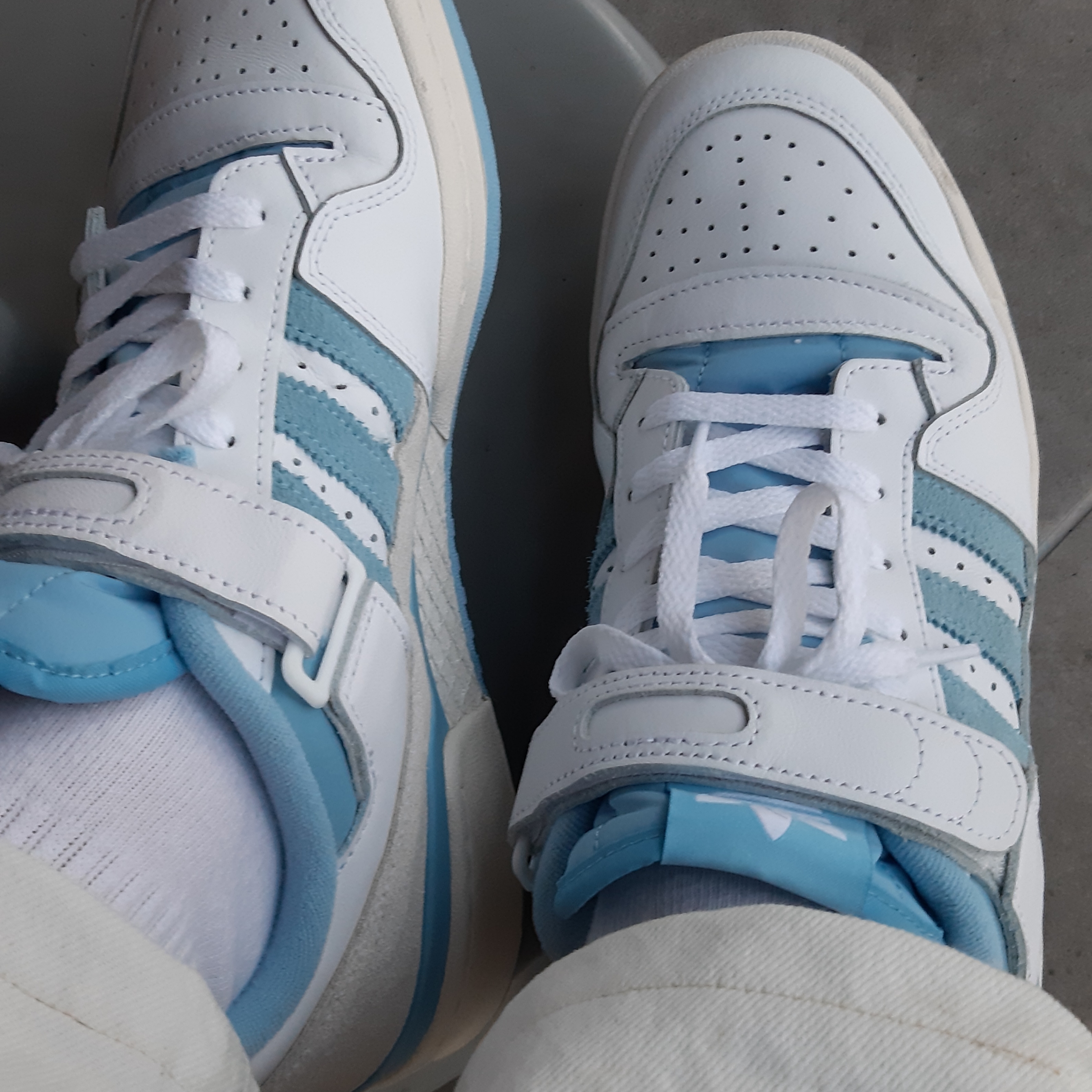 Adidas Forum 84 Low Clear Blue 착용 스타일