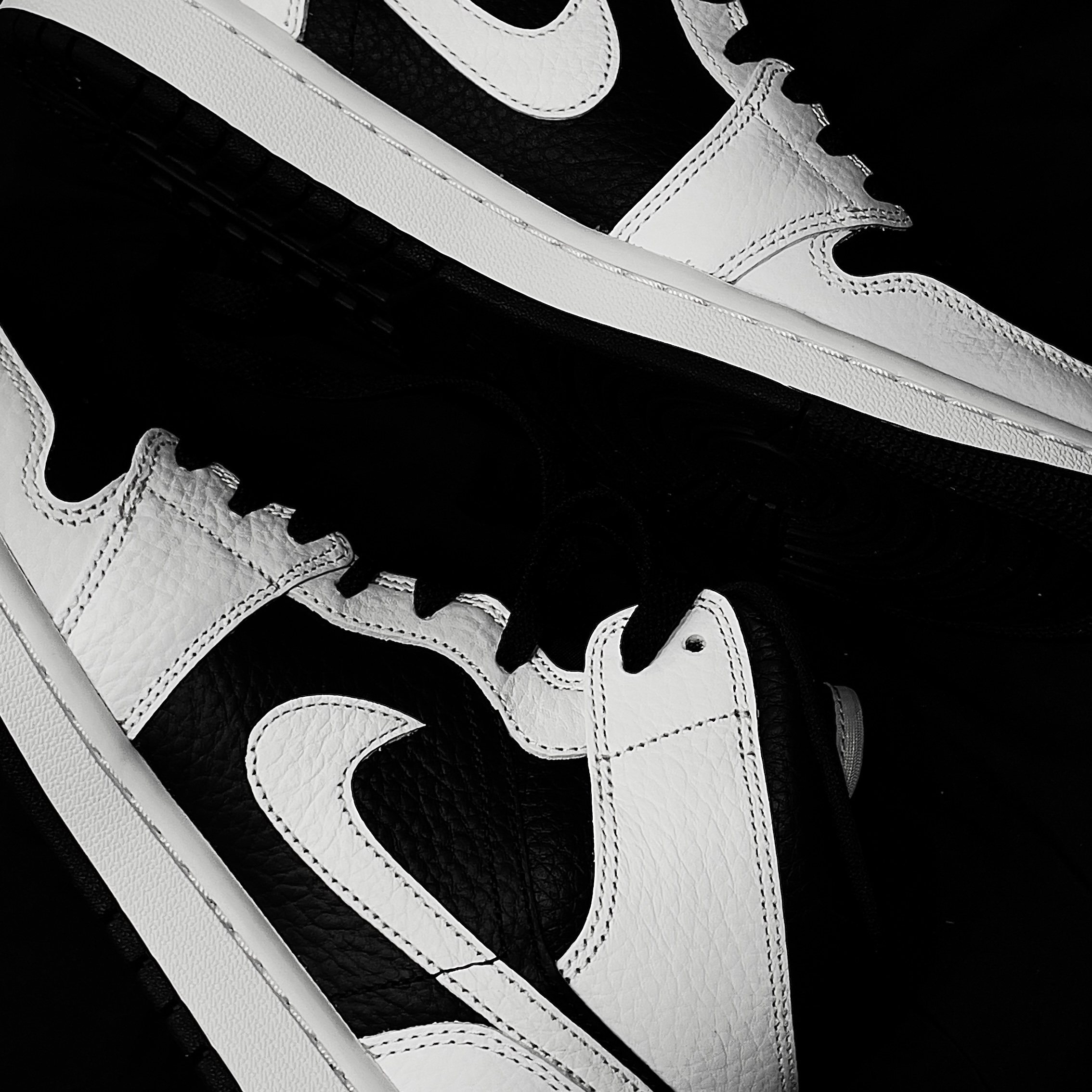 (W) Jordan 1 Mid SE Black White 착용 스타일 - 3