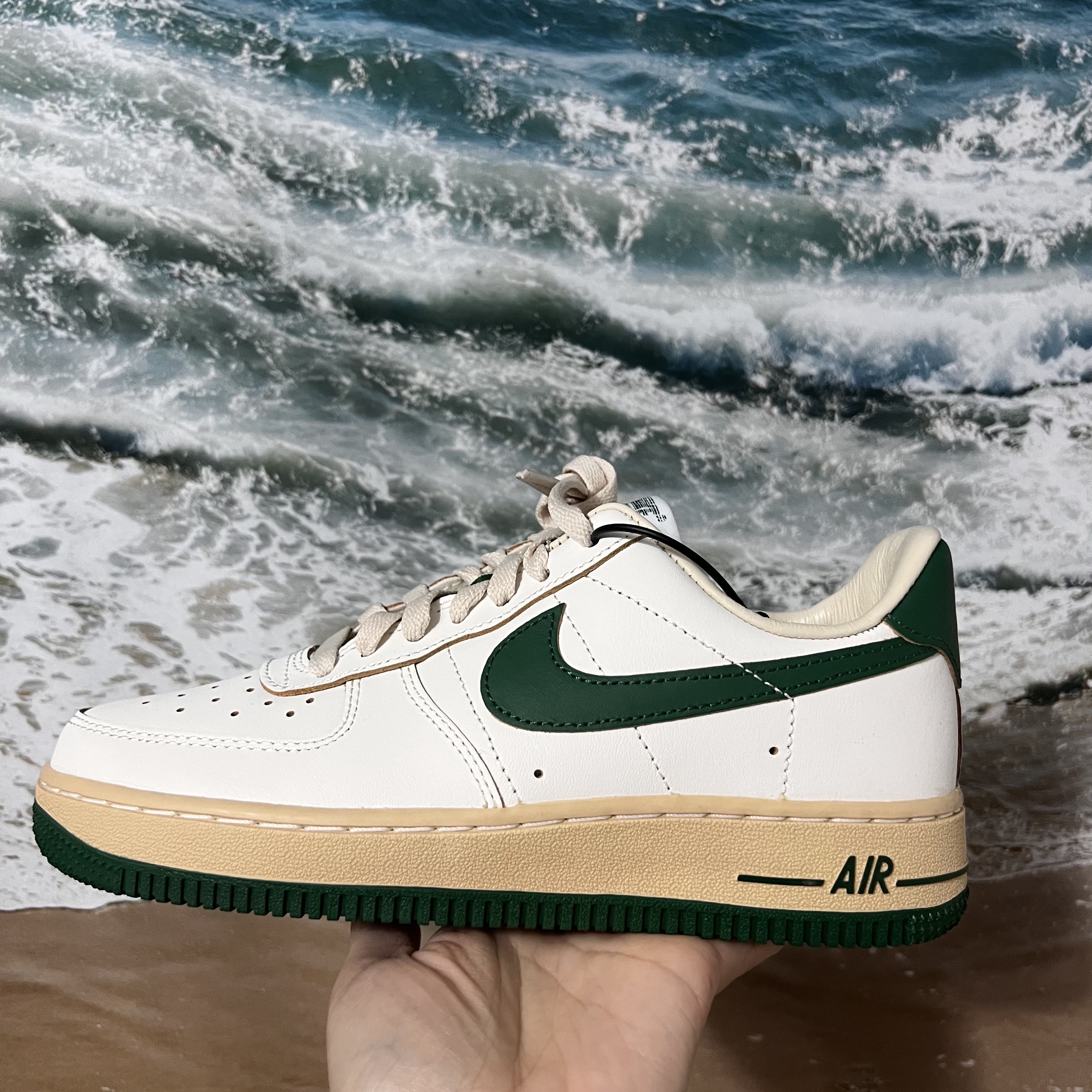 (W) Nike Air Force 1 Low Gorge Green 착용 스타일 - 1