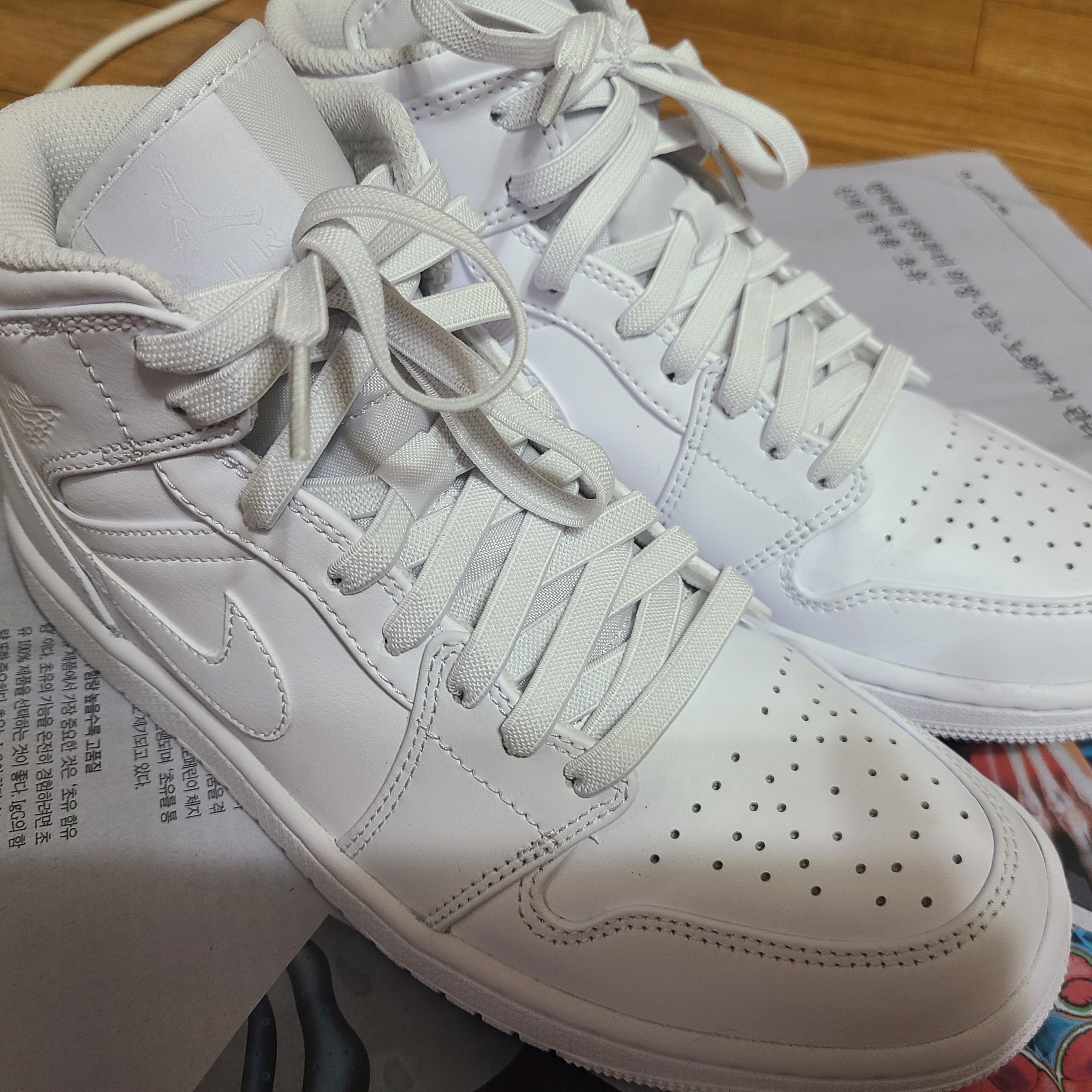Jordan 1 Mid Triple White 2022 착용 스타일 - 3