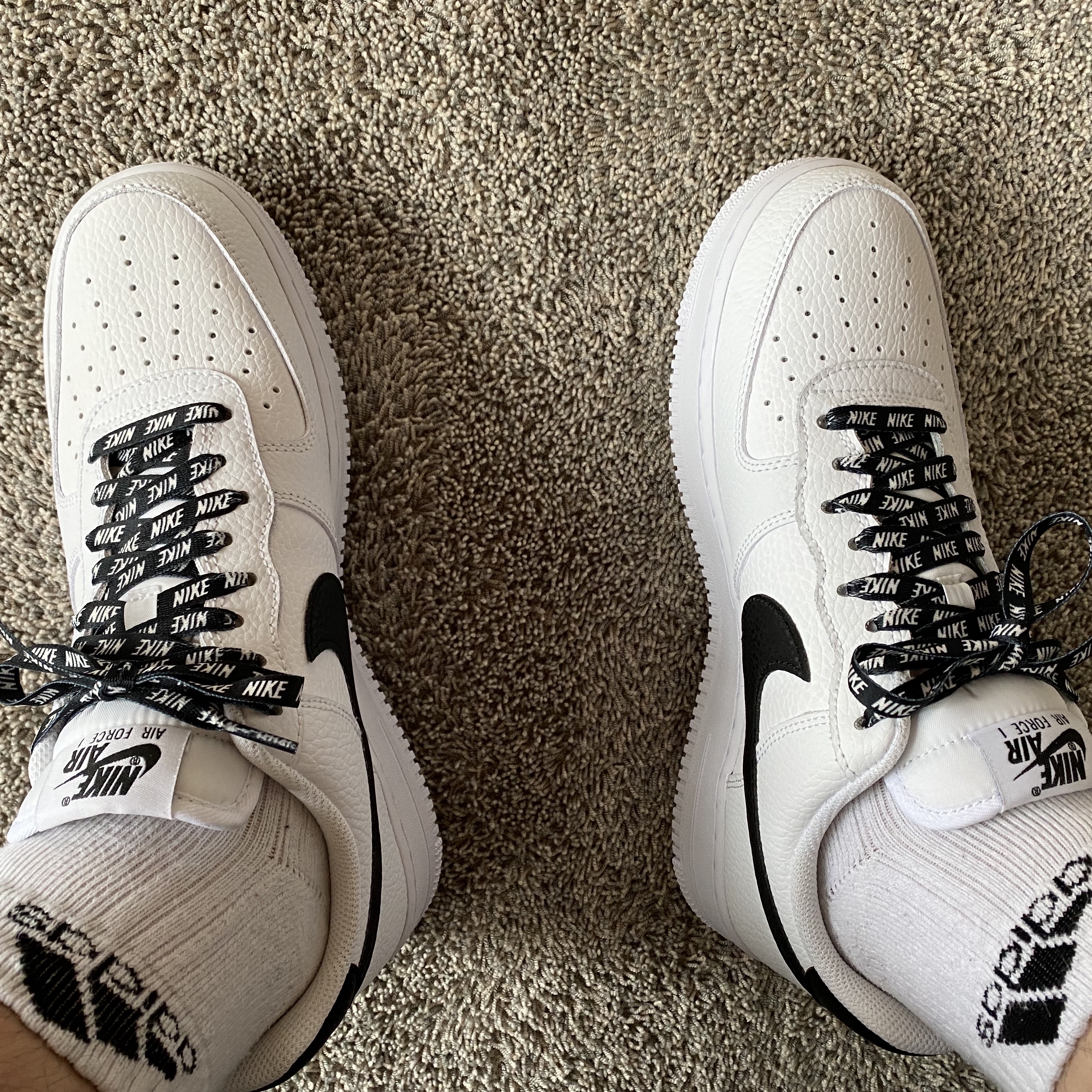Nike Air Force 1 '07 White Black 착용 스타일 - 2