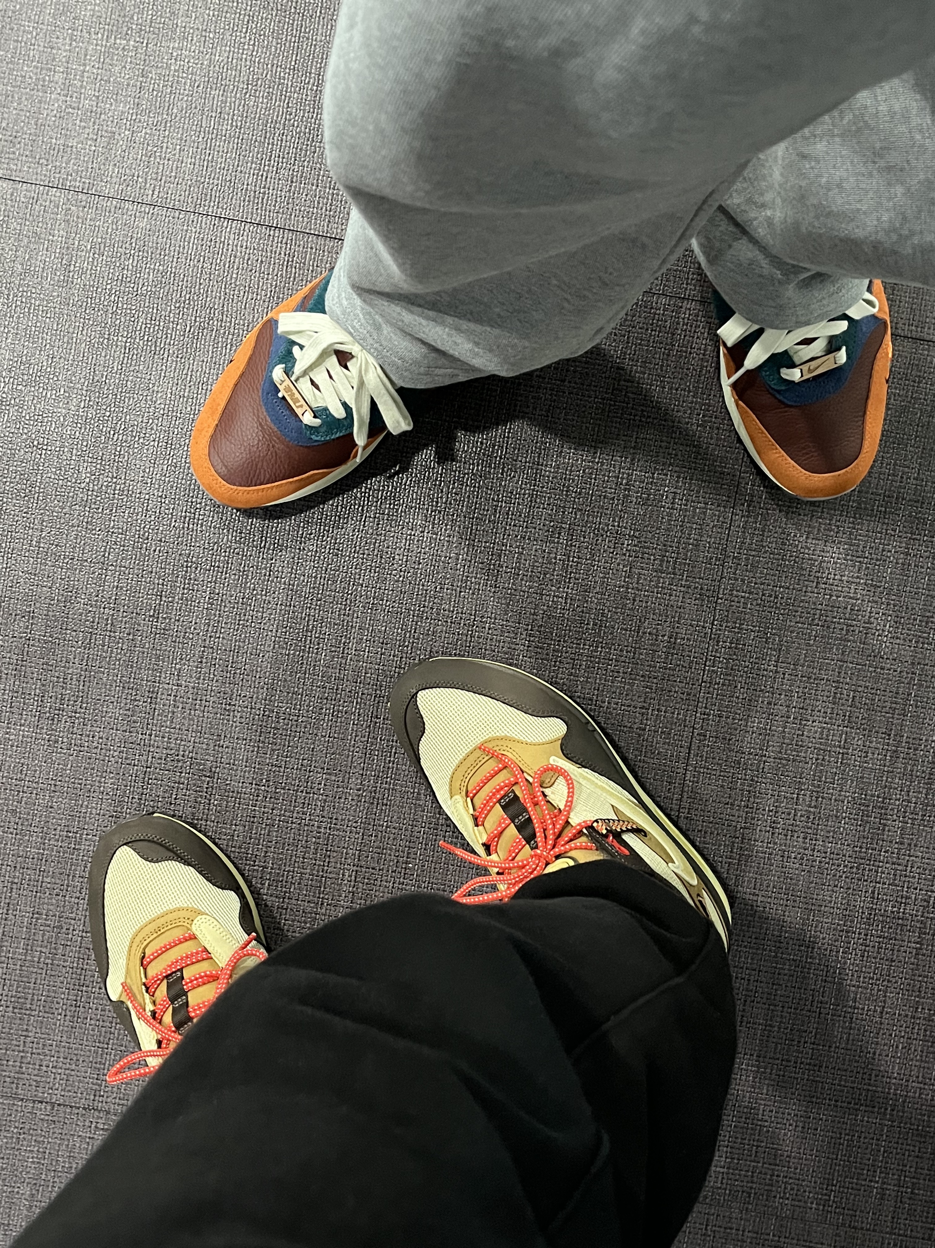 Nike x Travis Scott Air Max 1 Cact.us Brown, Nike x Kasina Air Max 1 SP Won-Ang Orange 착용 스타일