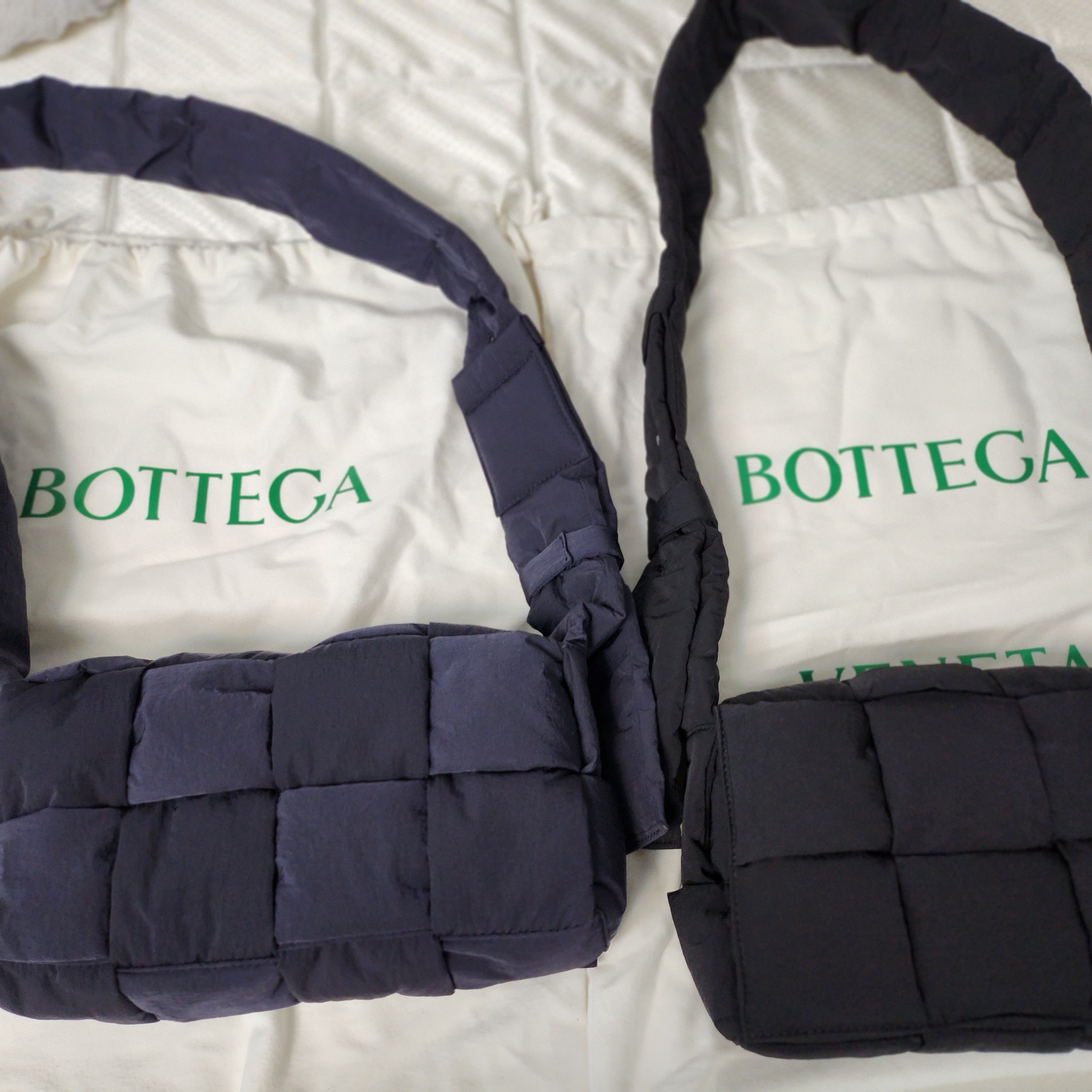 Bottega Veneta Padded Tech Cassette Black, Bottega Veneta Padded Tech Cassette Space 착용 스타일 - 1