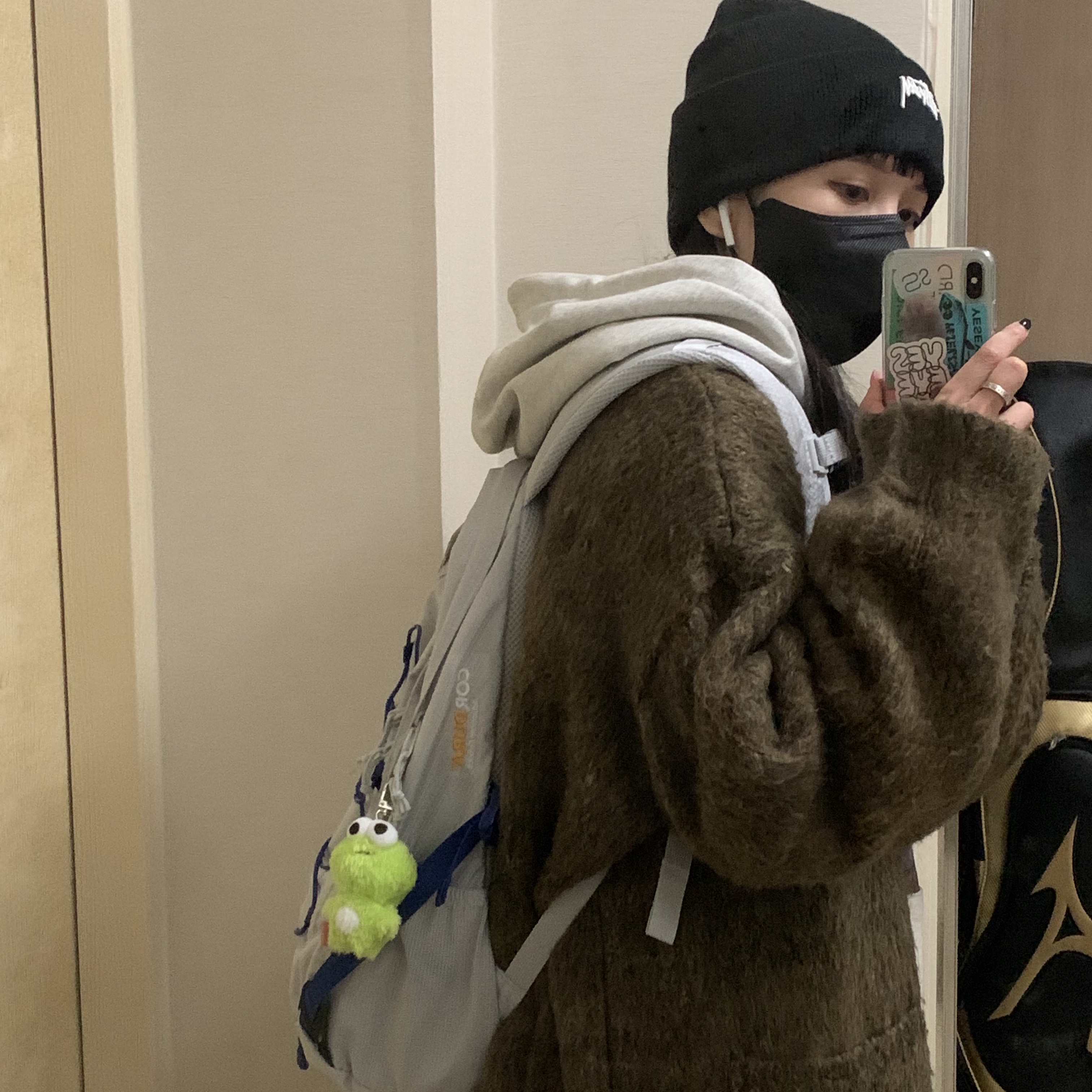 Supreme Backpack Silver - 22SS, Nike x Stussy NRG Cuffed Beanie Black 착용 스타일