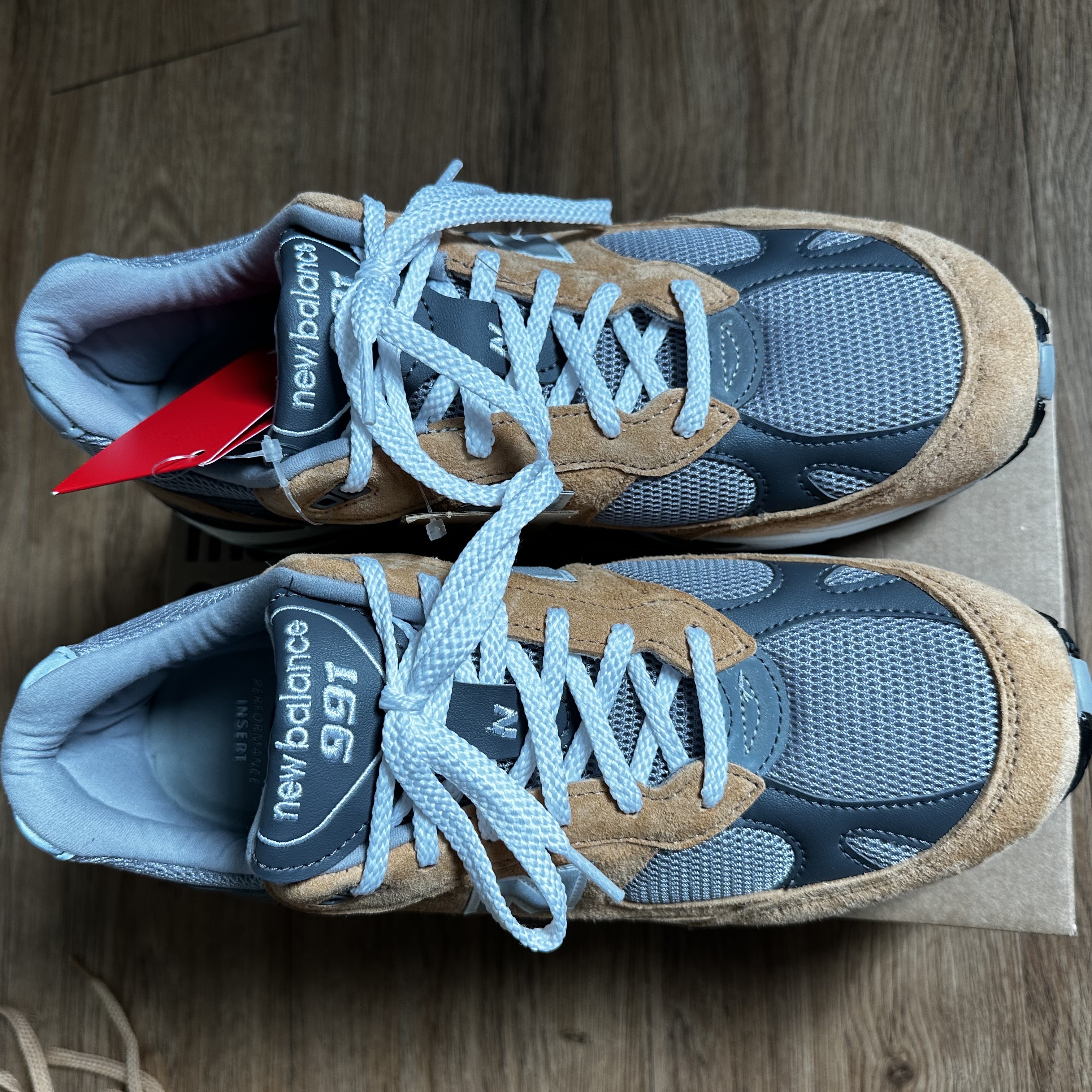 New Balance 991 Made in UK Tan Grey 착용 스타일 - 2
