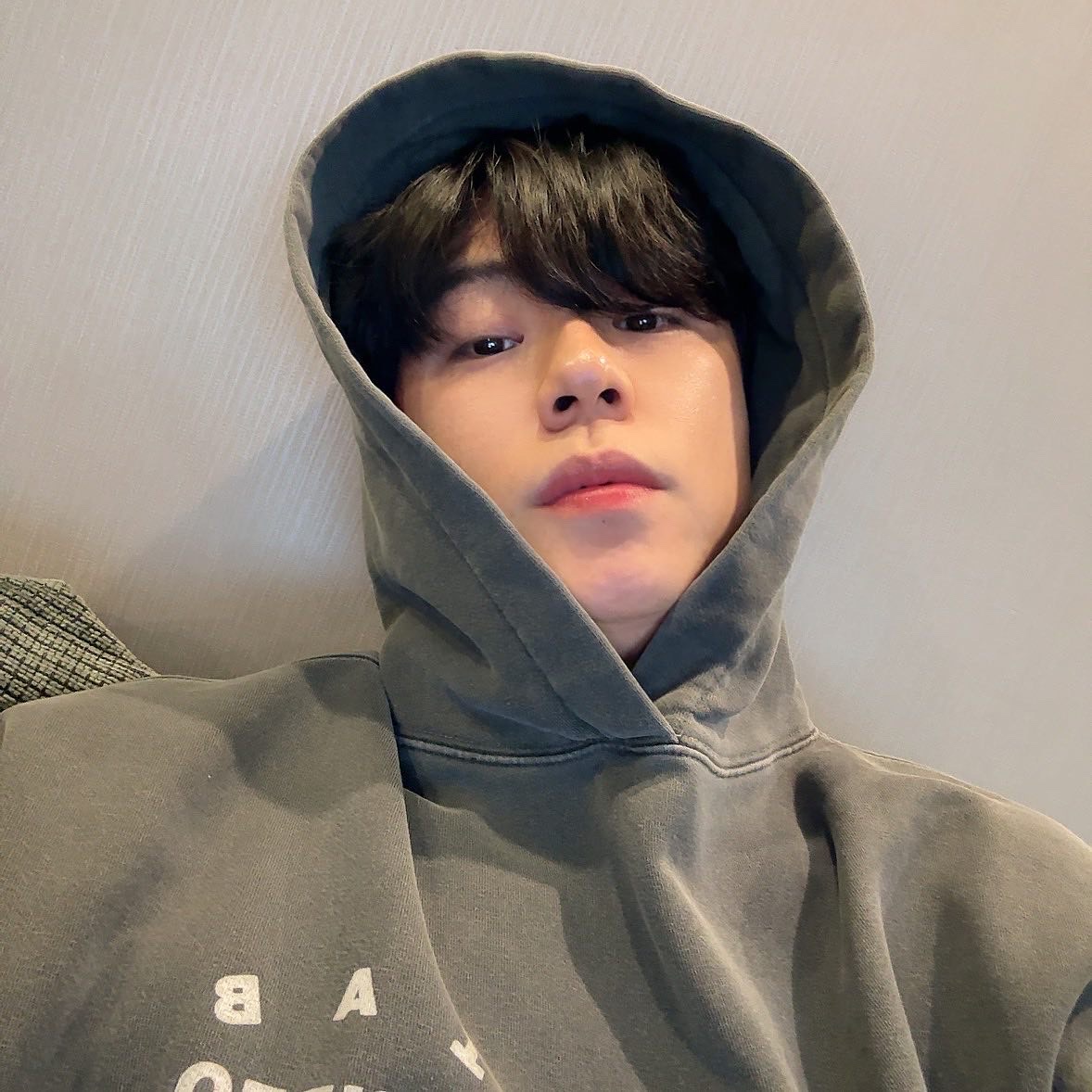 IAB Studio Pigment Hoodie & Sack Black 착용 스타일 - 1
