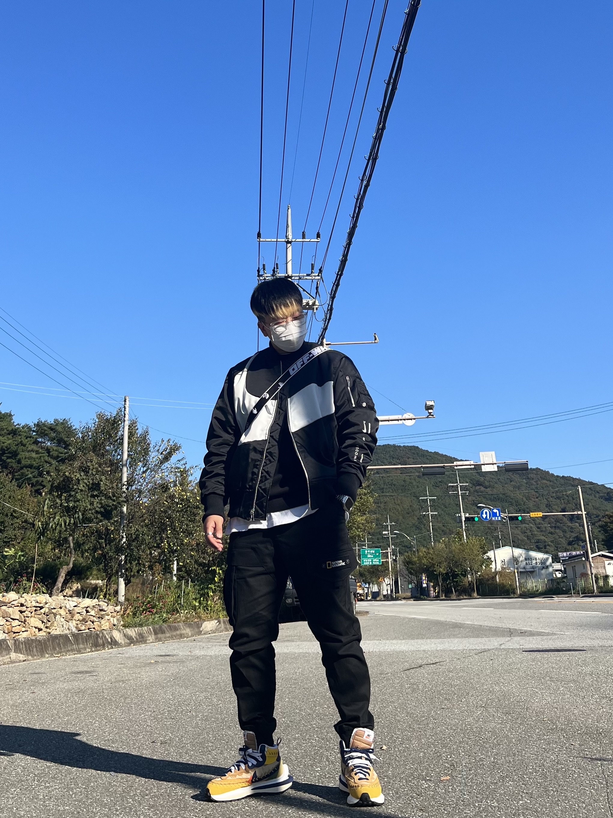 Nike x Sacai x Jean Paul Gaultier VaporWaffle Sesame Blue Void, Nike NSW Swoosh Therma-Fit Bomber Black - Asia 착용 스타일 - 3