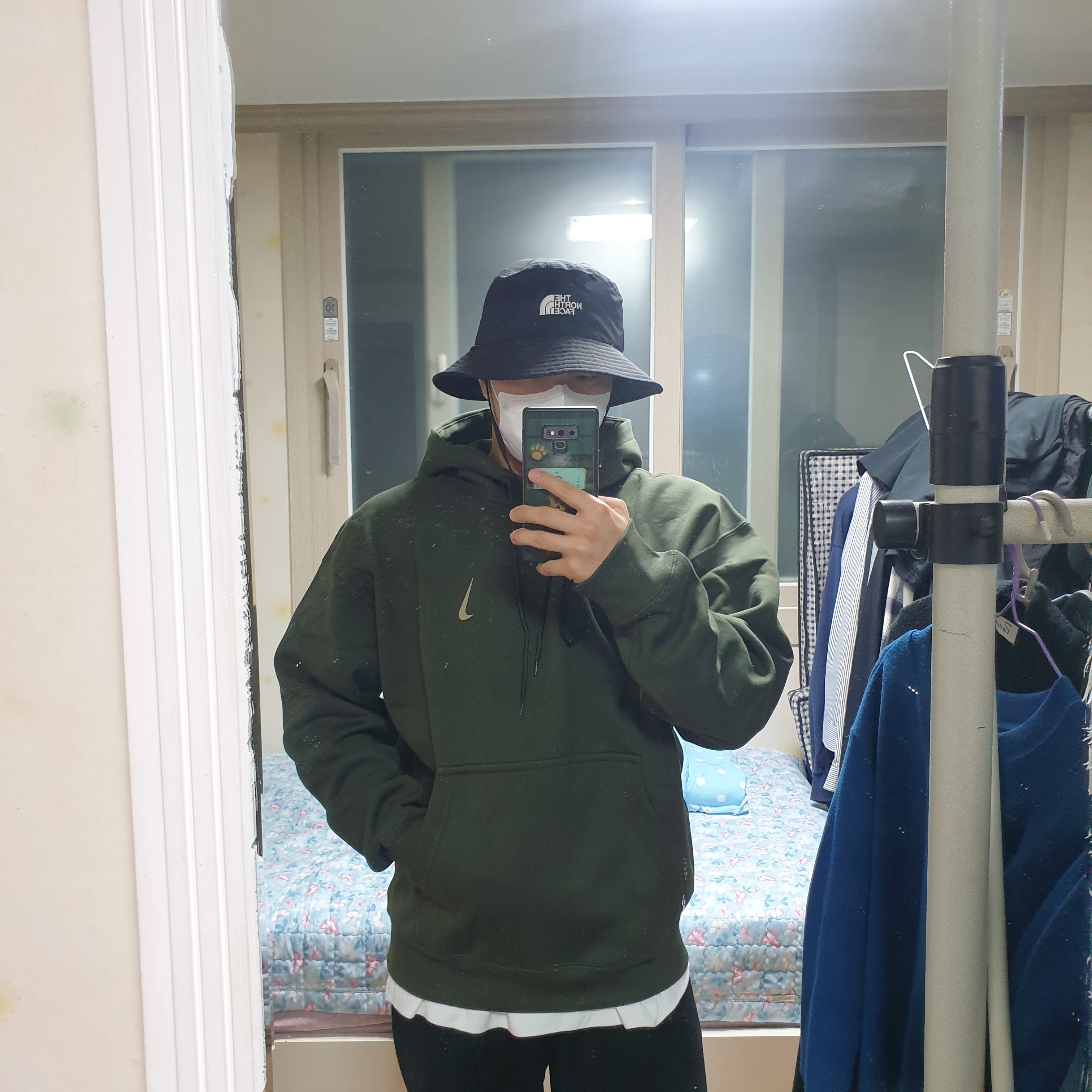 Nike x Billie Eilish NRG Fleece Hoodie Sequoia - Asia 착용 스타일 - 2