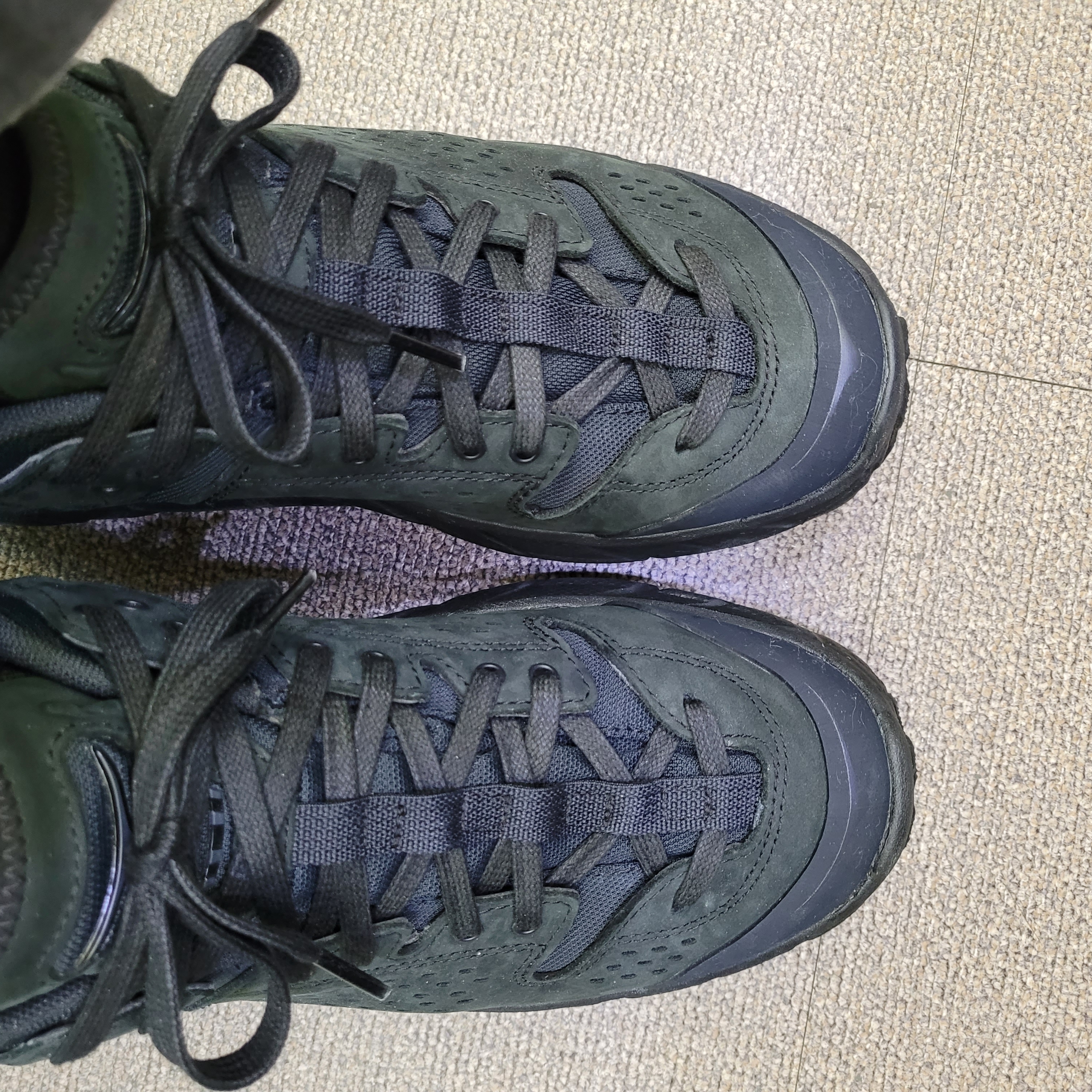 Hoka Tor Ultra Low Black 착용 스타일 - 2