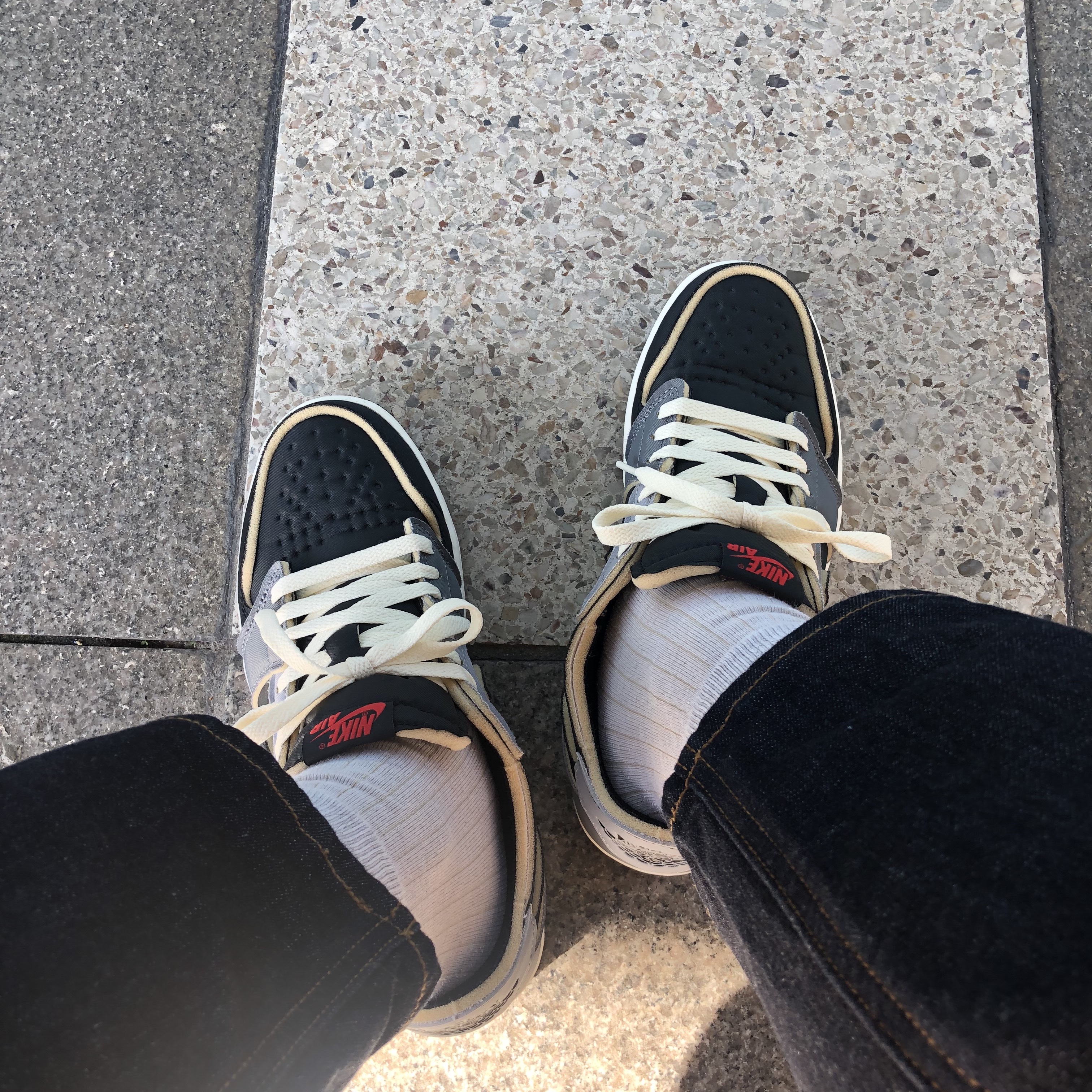 Jordan 1 Retro Low OG EX Black and Smoke Grey 착용 스타일
