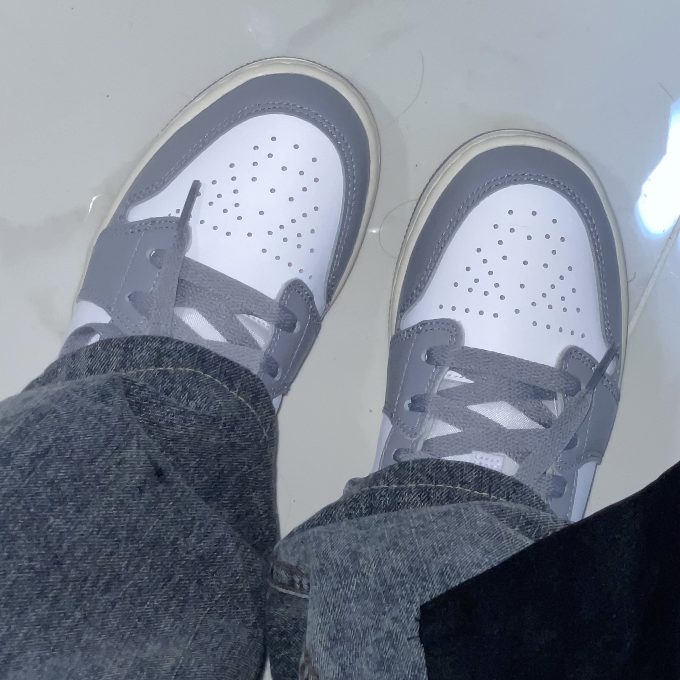 (GS) Jordan 1 Low Stealth and White 착용 스타일 - 2