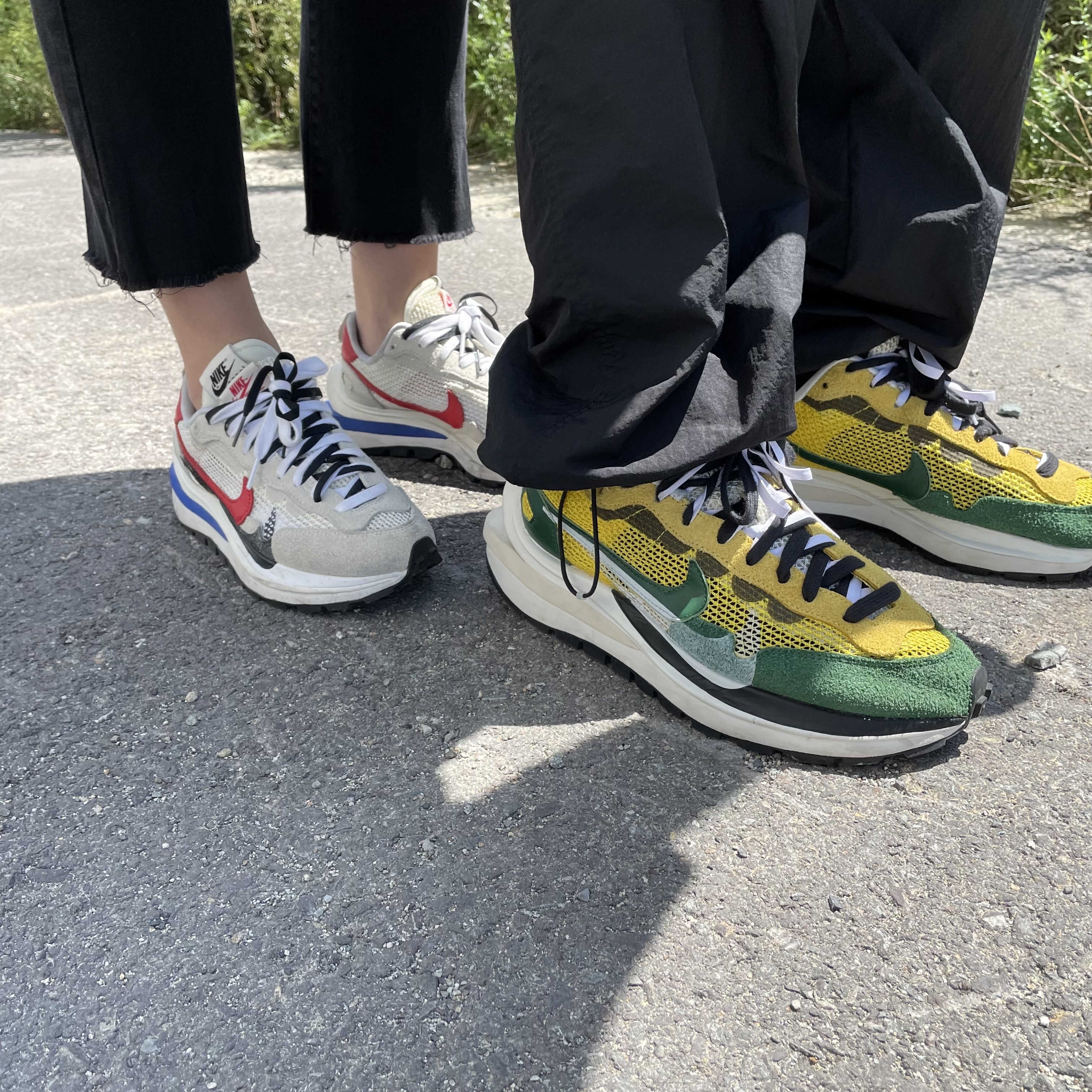 Nike x Sacai VaporWaffle Royal Fuchsia, Nike x Sacai VaporWaffle Tour Yellow & Gorge Green Sail 착용 스타일