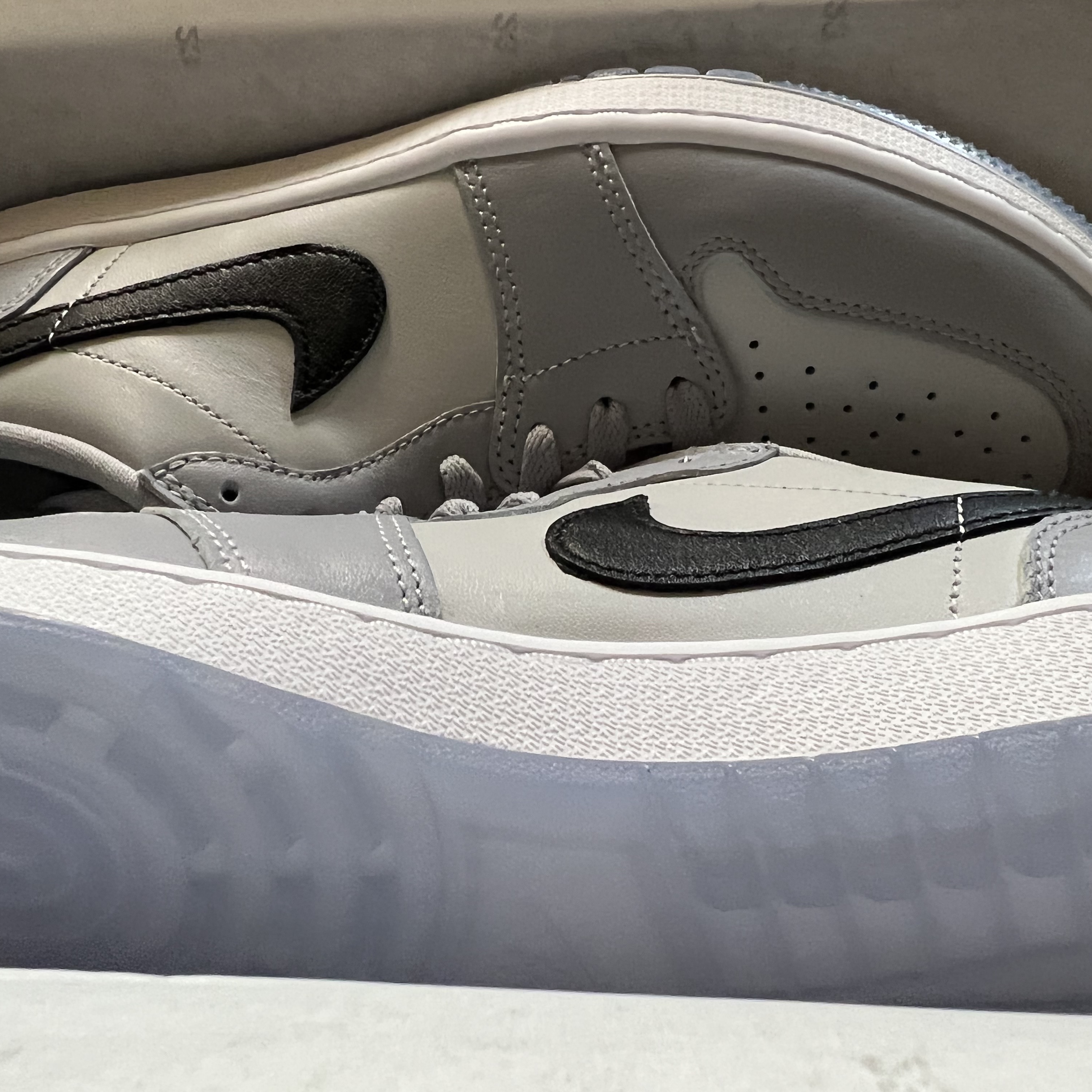 Jordan 1 Low Golf Wolf Grey 착용 스타일 - 2