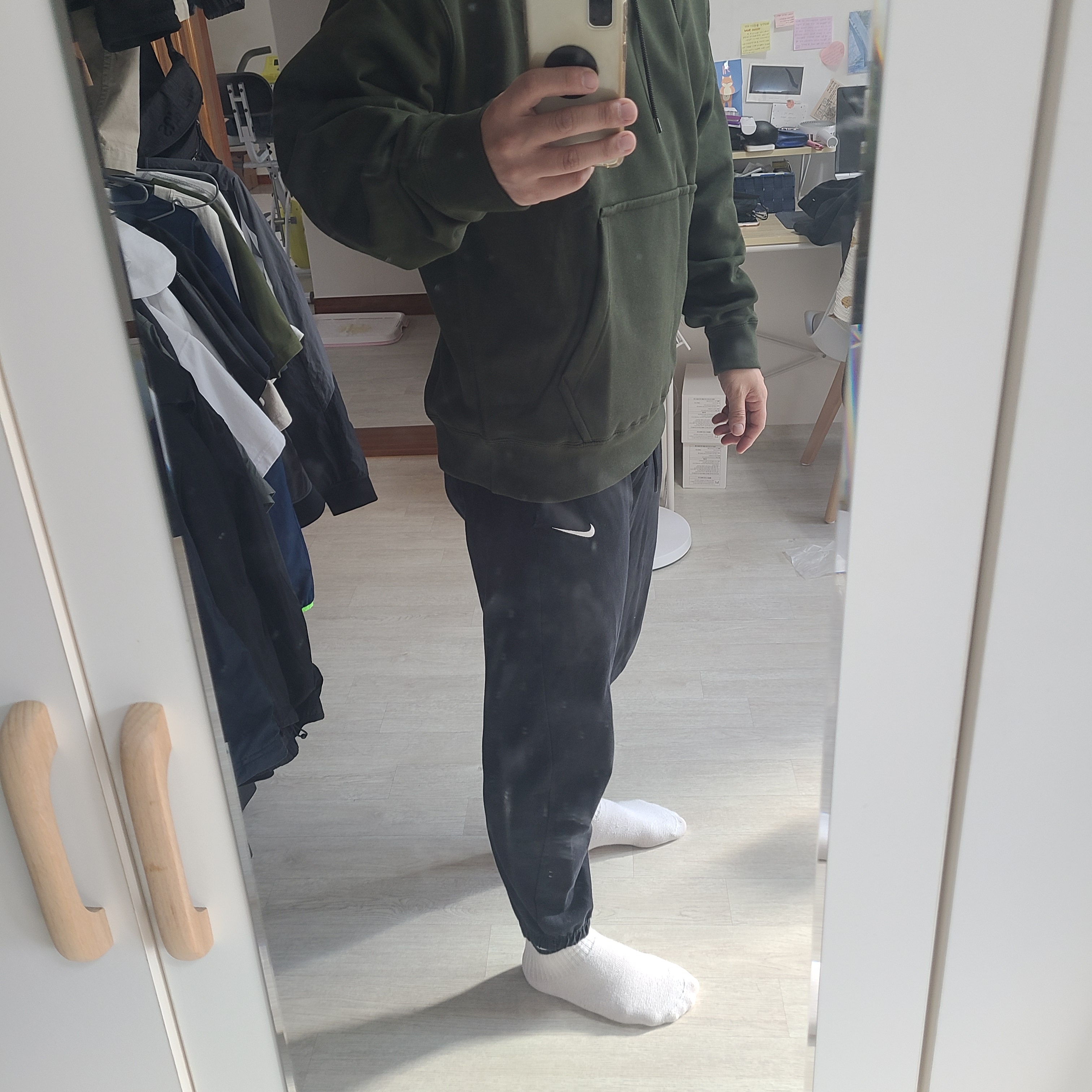 Nike x Billie Eilish NRG Fleece Hoodie Sequoia - Asia 착용 스타일 - 3