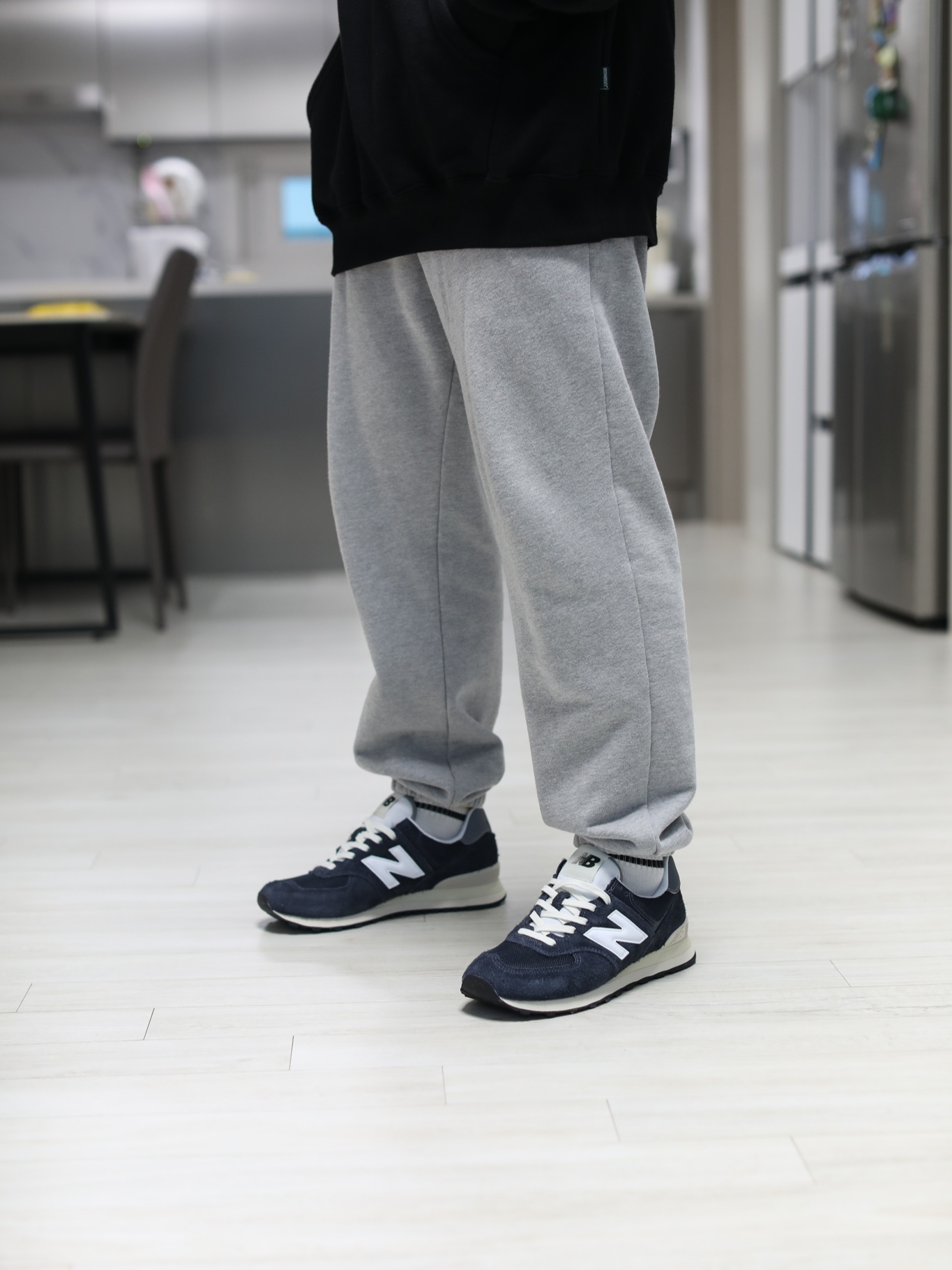 New Balance 574 Heritage Navy 착용 스타일 - 1