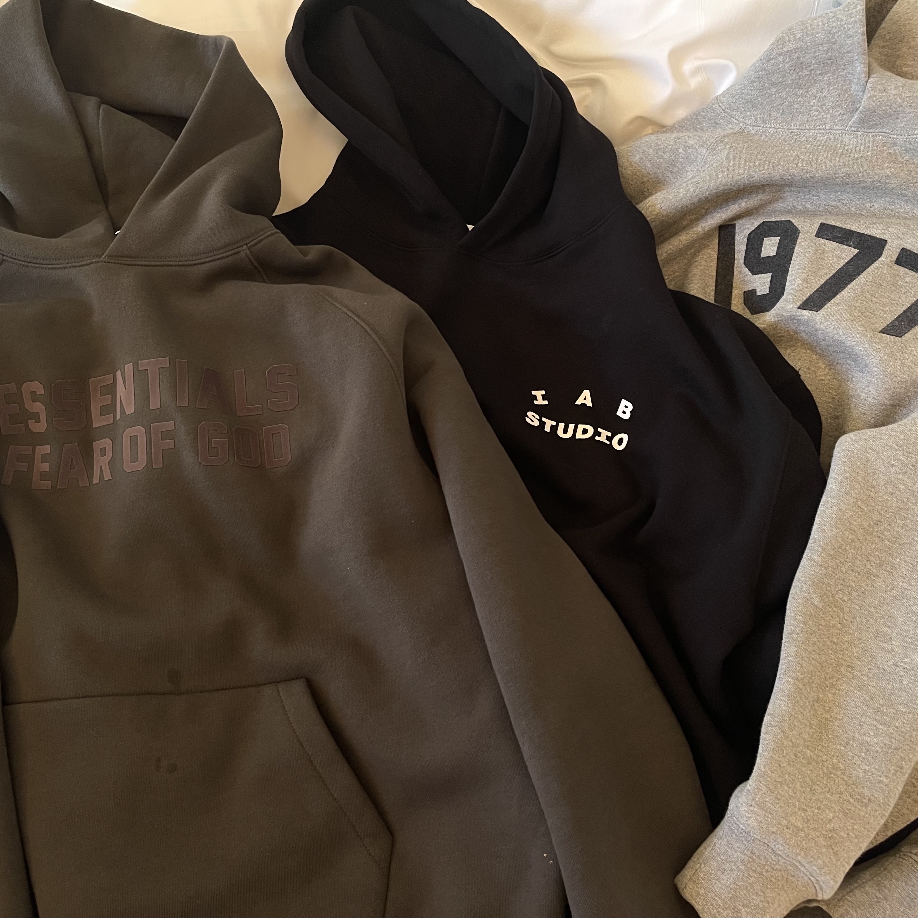 Essentials Hoodie Off Black - 22FW, IAB Studio Hoodie Black White 착용 스타일