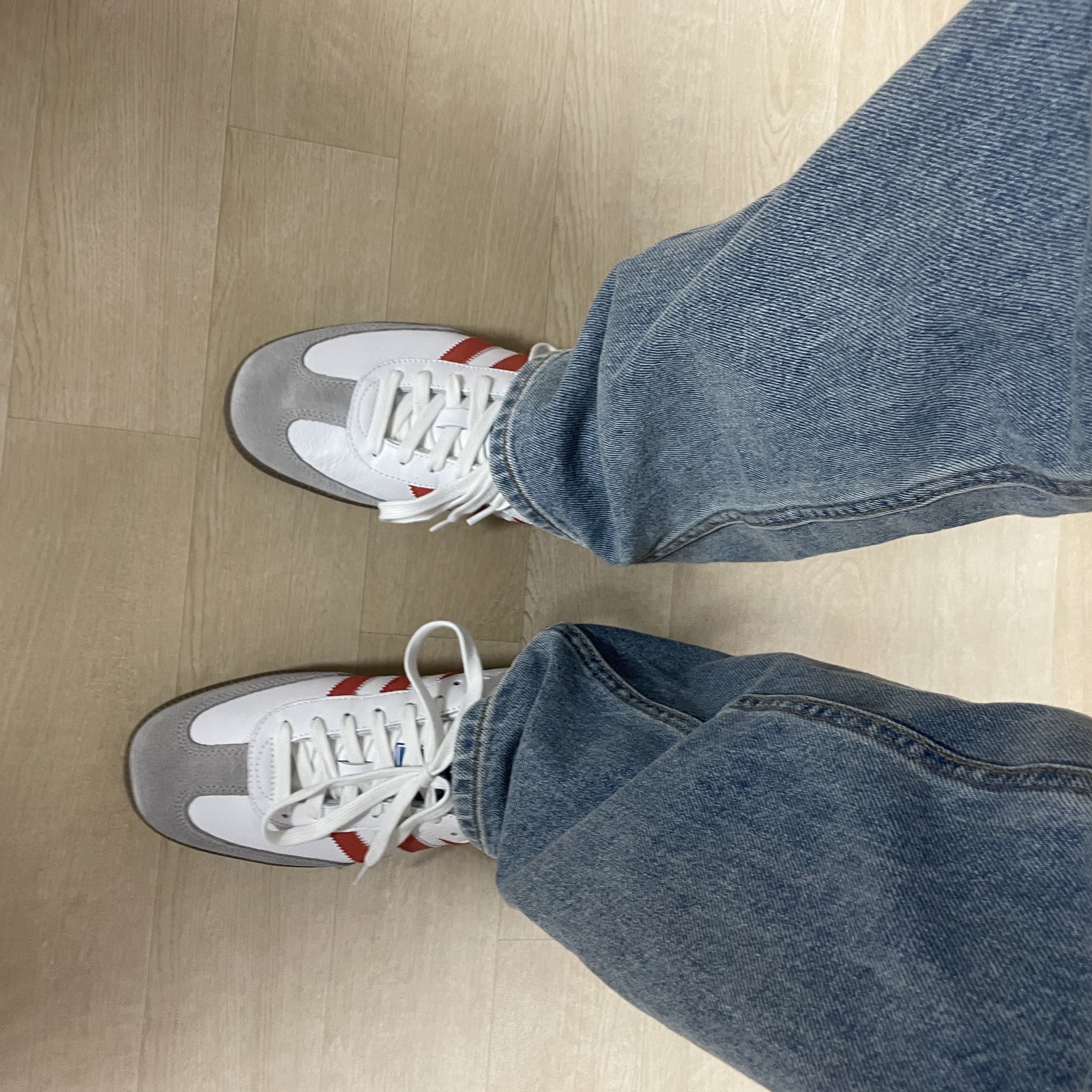 Adidas Samba OG Trace Scarlet 착용 스타일