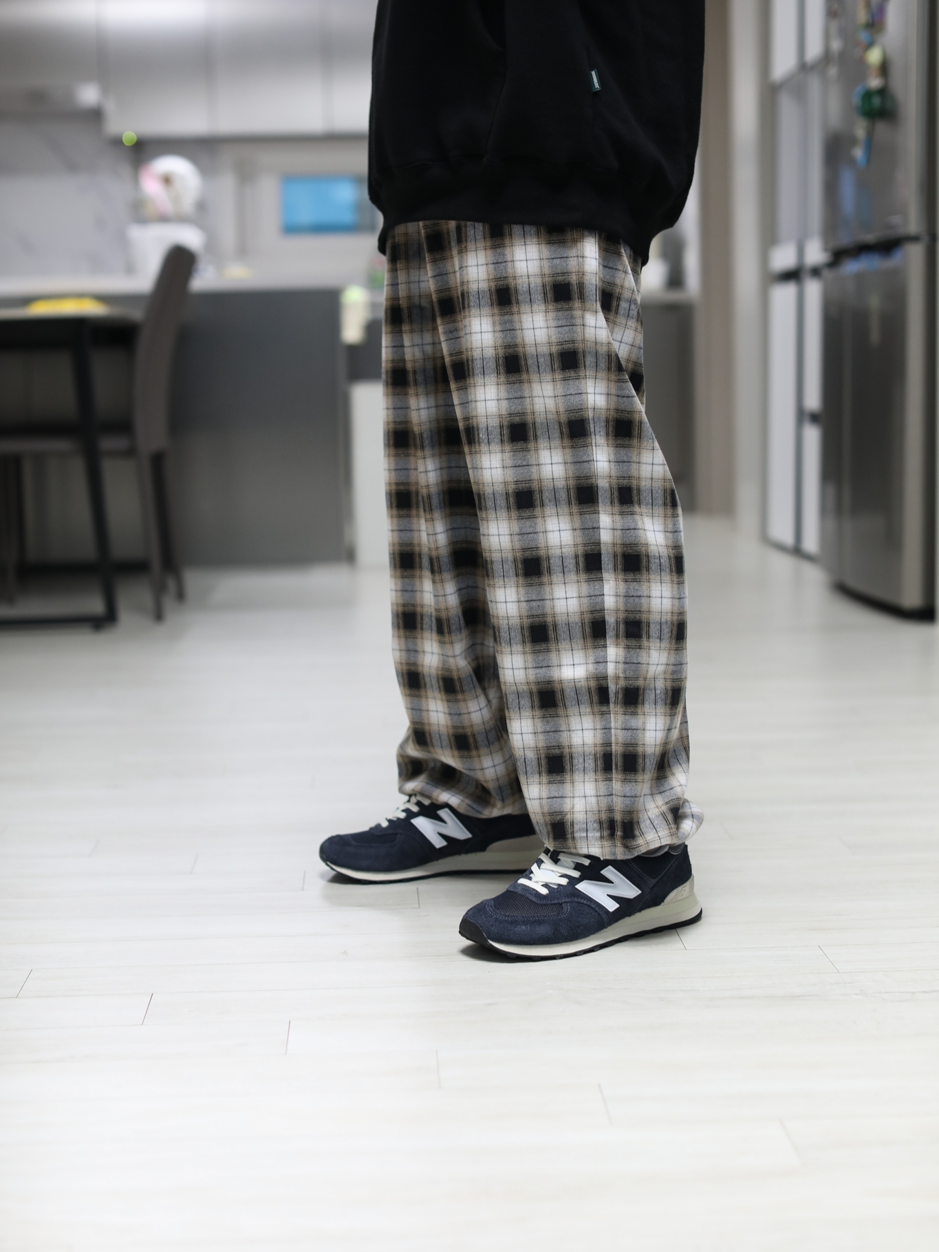 New Balance 574 Heritage Navy 착용 스타일 - 2