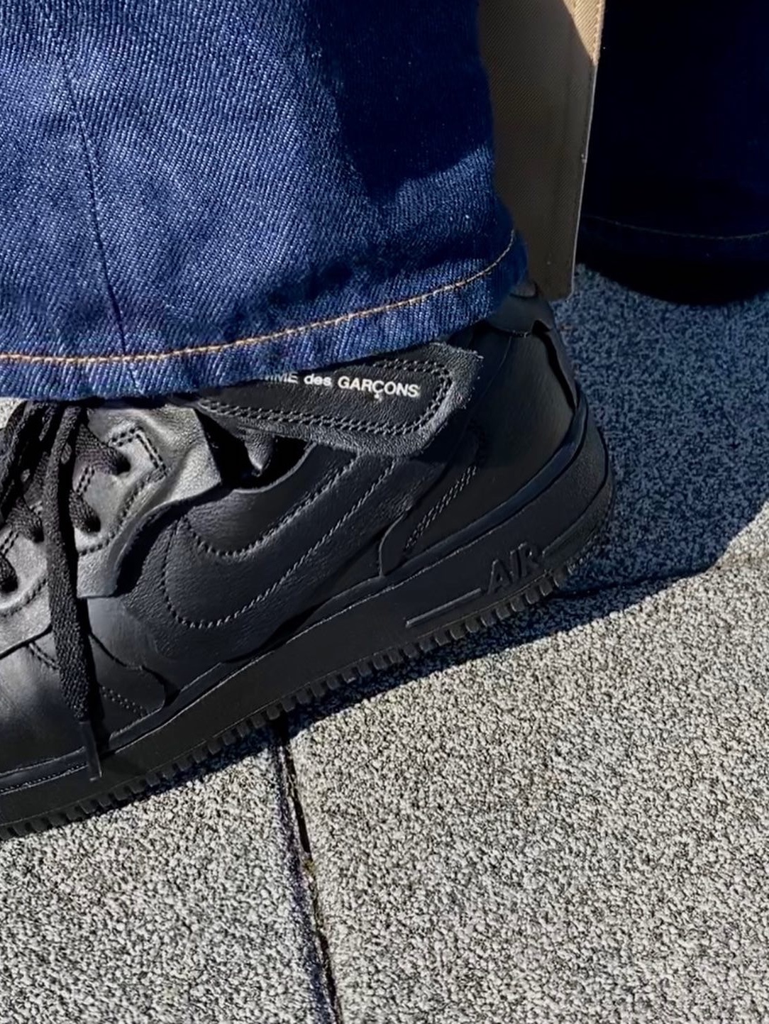 Nike x Comme des Garcons Homme Plus Air Force Mid Black 착용 스타일 - 5