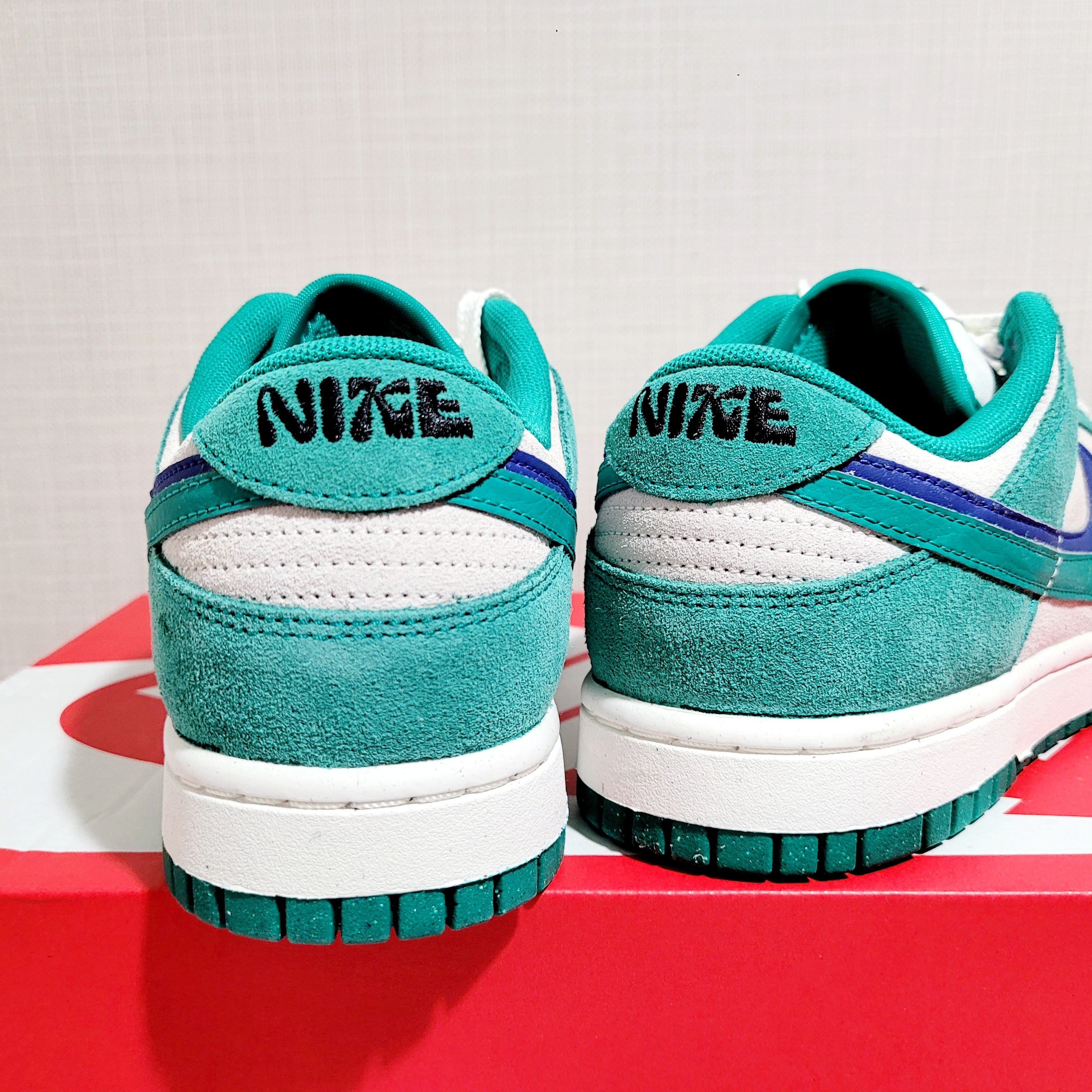 (W) Nike Dunk Low SE 85 Neptune Green and Sail 착용 스타일 - 4