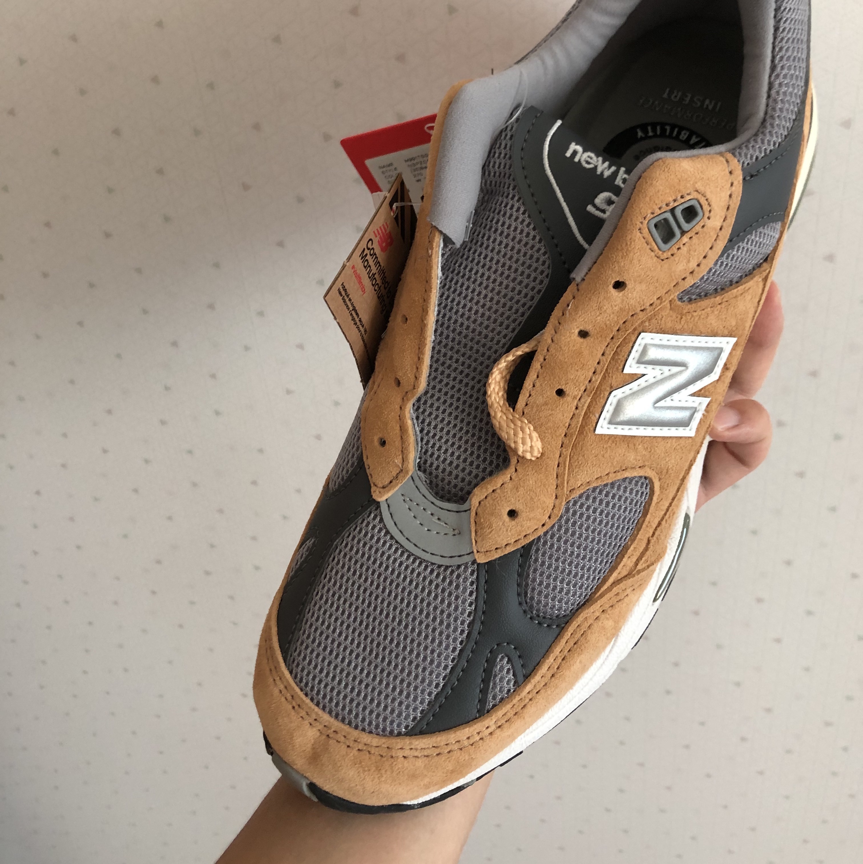 New Balance 991 Made in UK Tan Grey 착용 스타일 - 3