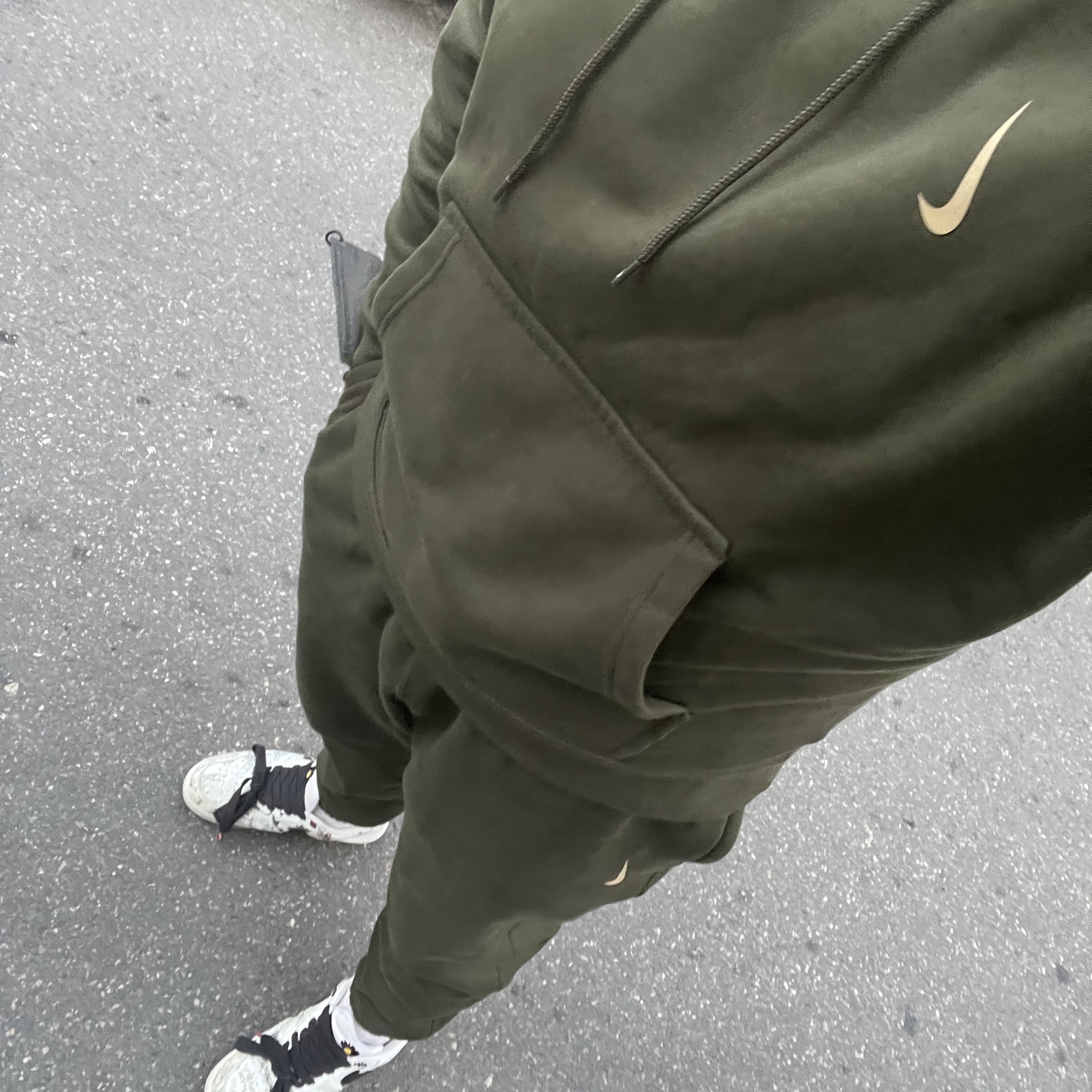 Nike x Billie Eilish NRG Fleece Hoodie Sequoia - Asia, Nike x Billie Eilish NRG Fleece Pants Sequoia - Asia 착용 스타일