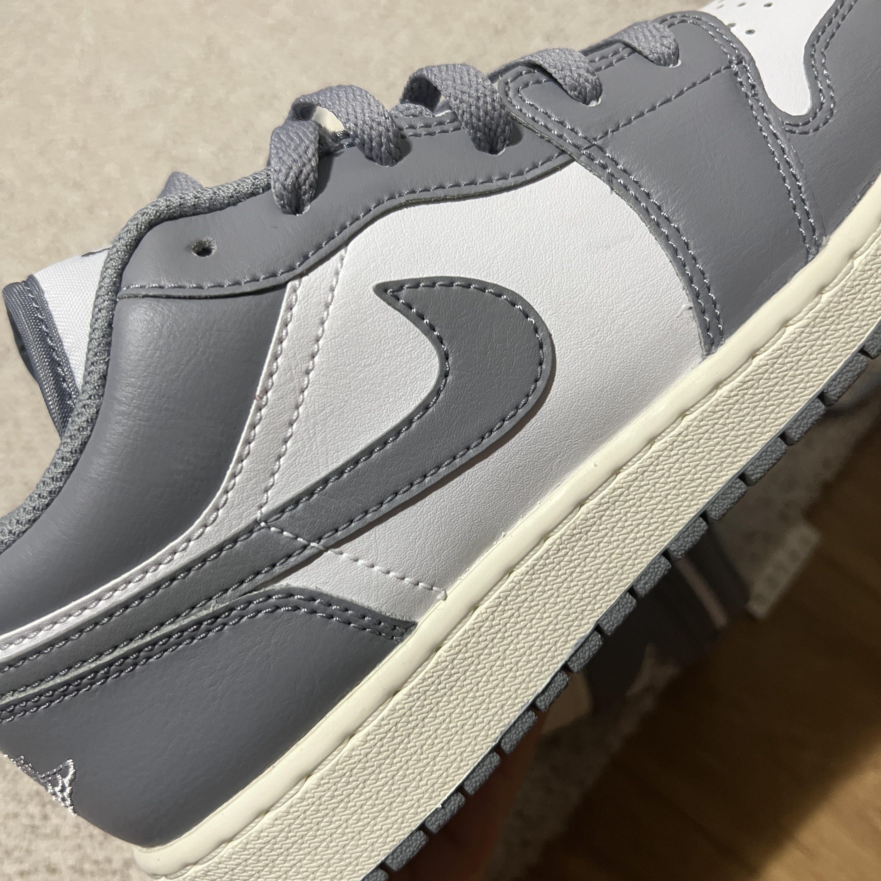 (GS) Jordan 1 Low Stealth and White 착용 스타일 - 2