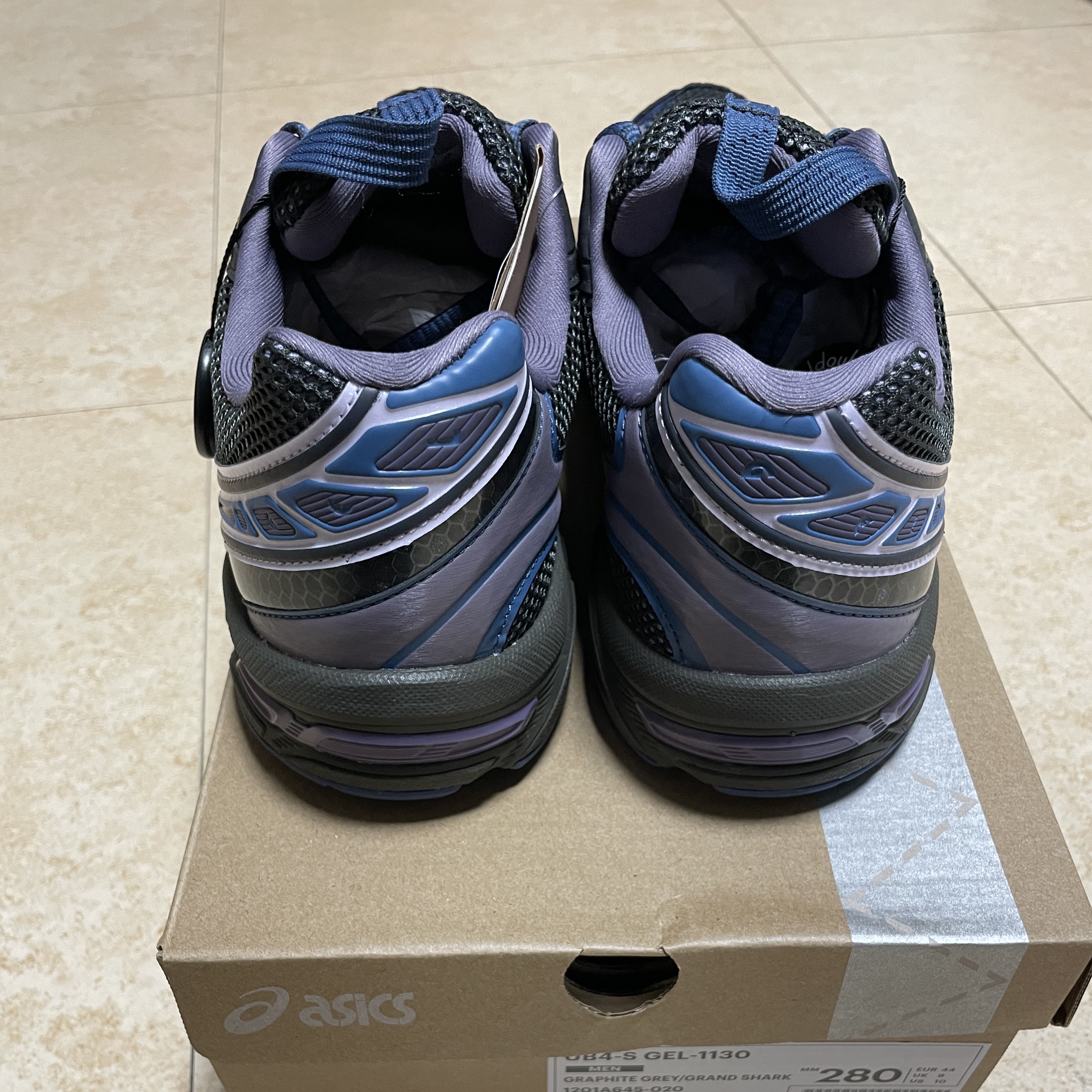 Asics UB4-S Gel-1130 Graphite Grey 착용 스타일 - 3