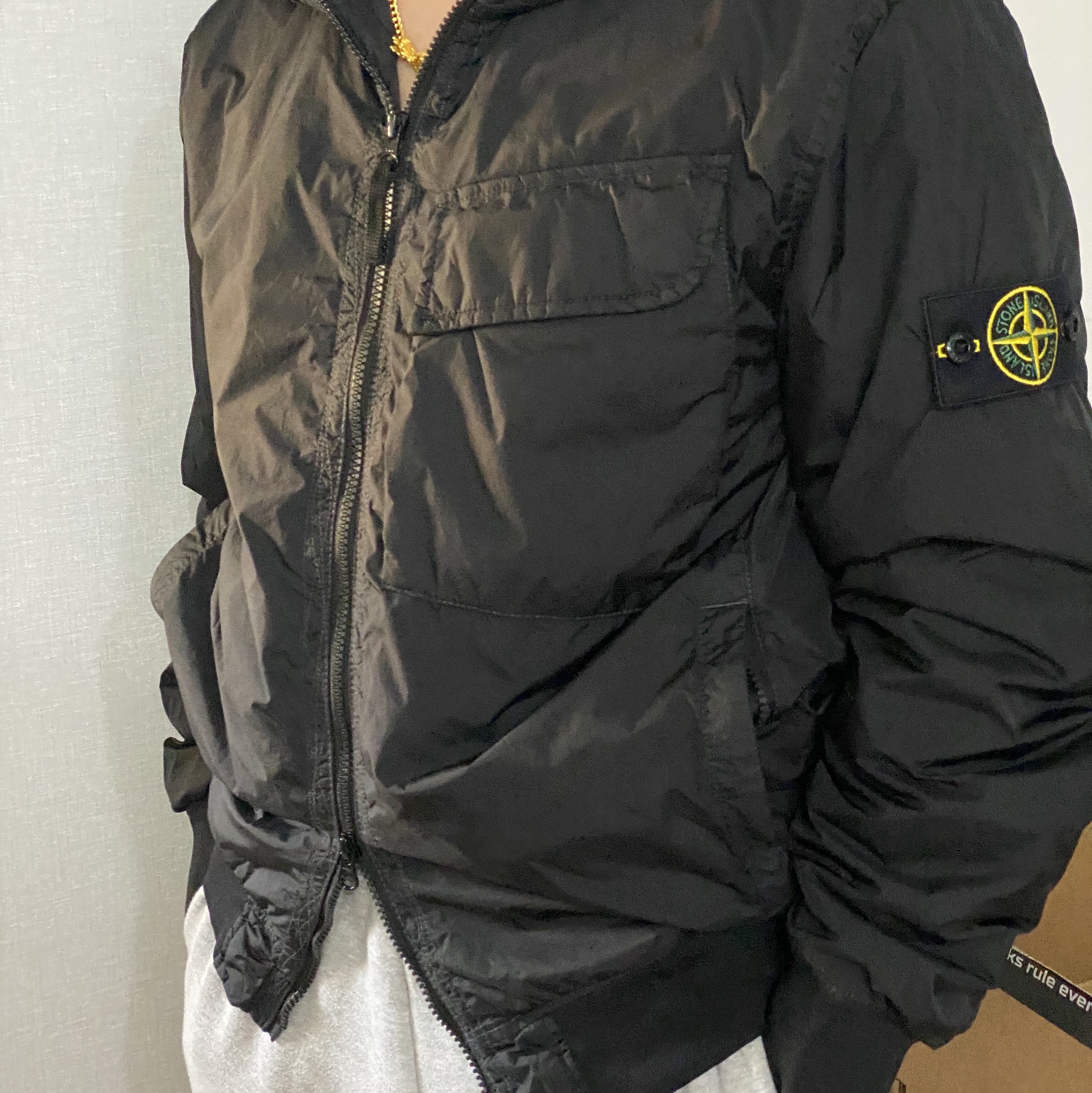 Stone Island 40723 Crinkle Reps Hooded Down Jacket Black - 22FW 착용 스타일