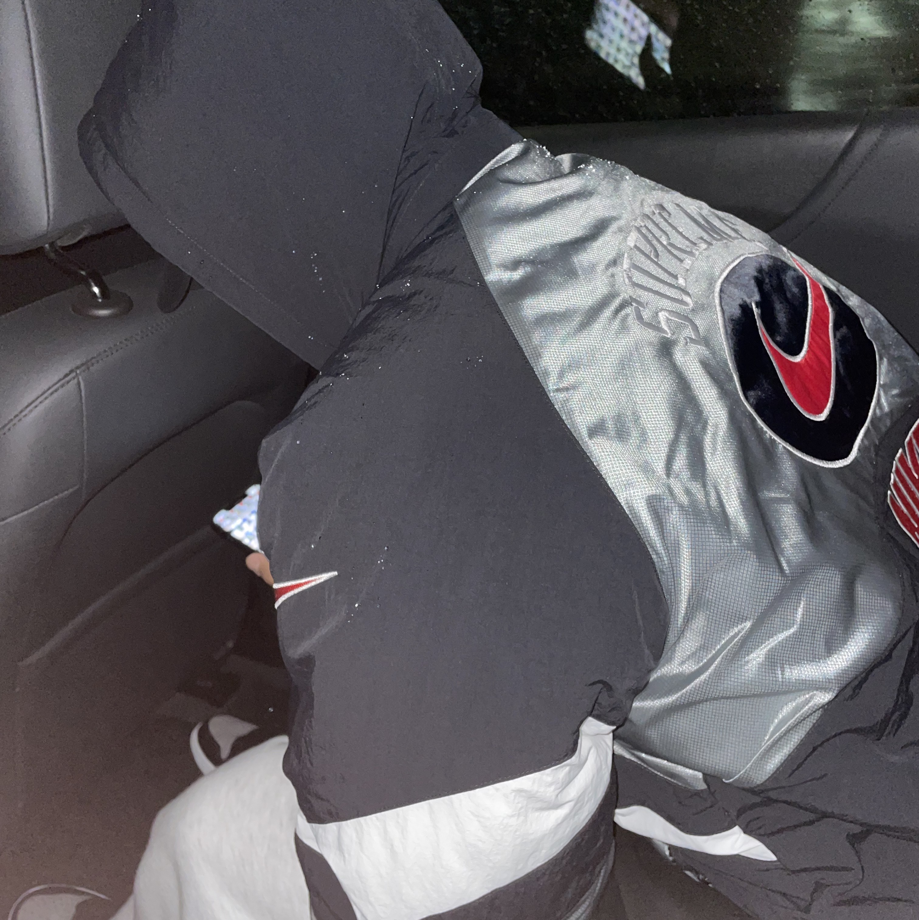 Supreme x Nike Hooded Sport Jacket Silver - 19SS, Jordan 1 Retro High OG Shadow 2018 착용 스타일 - 1