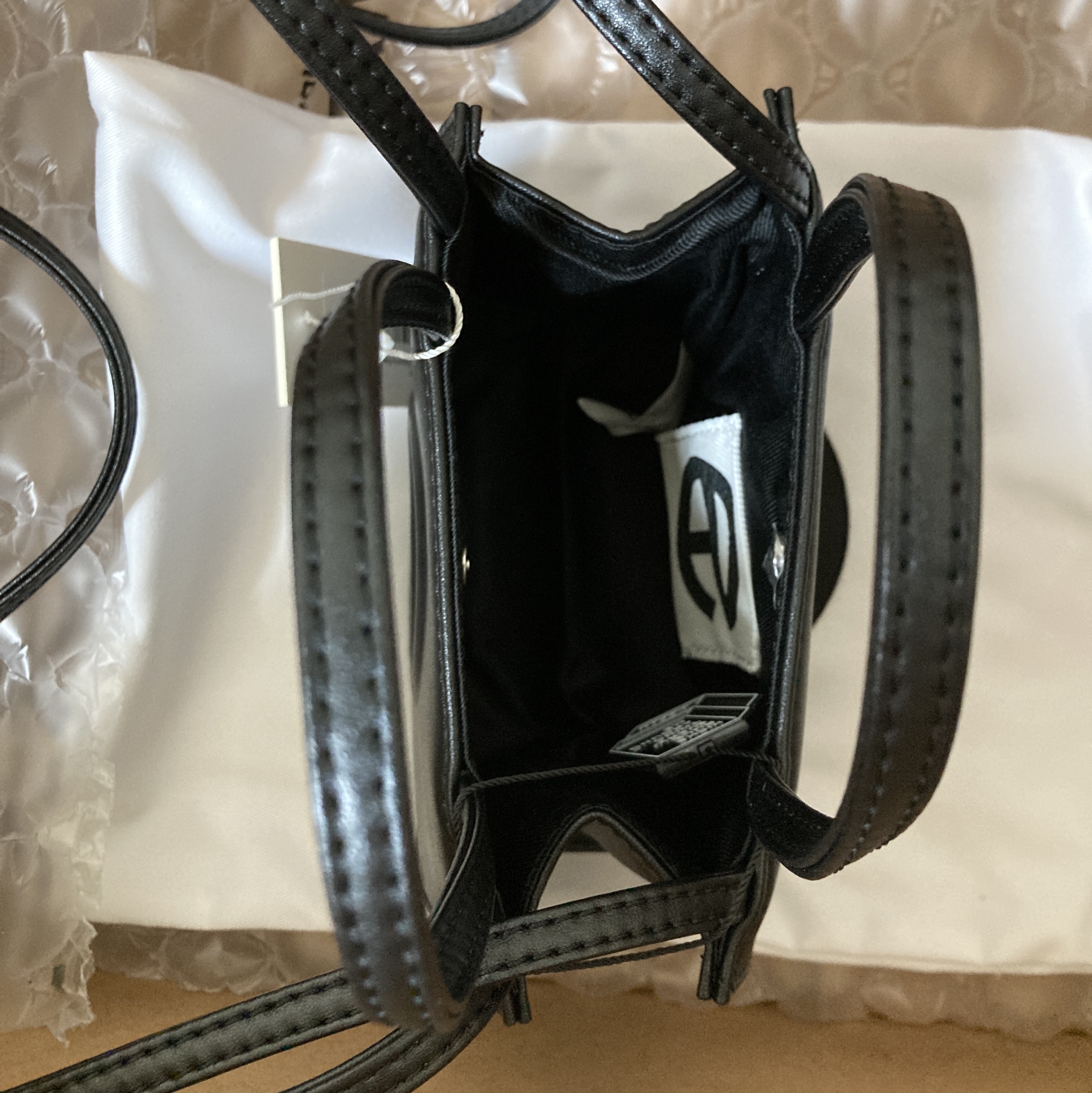 Telfar Small Shopping Bag Black 착용 스타일 - 4