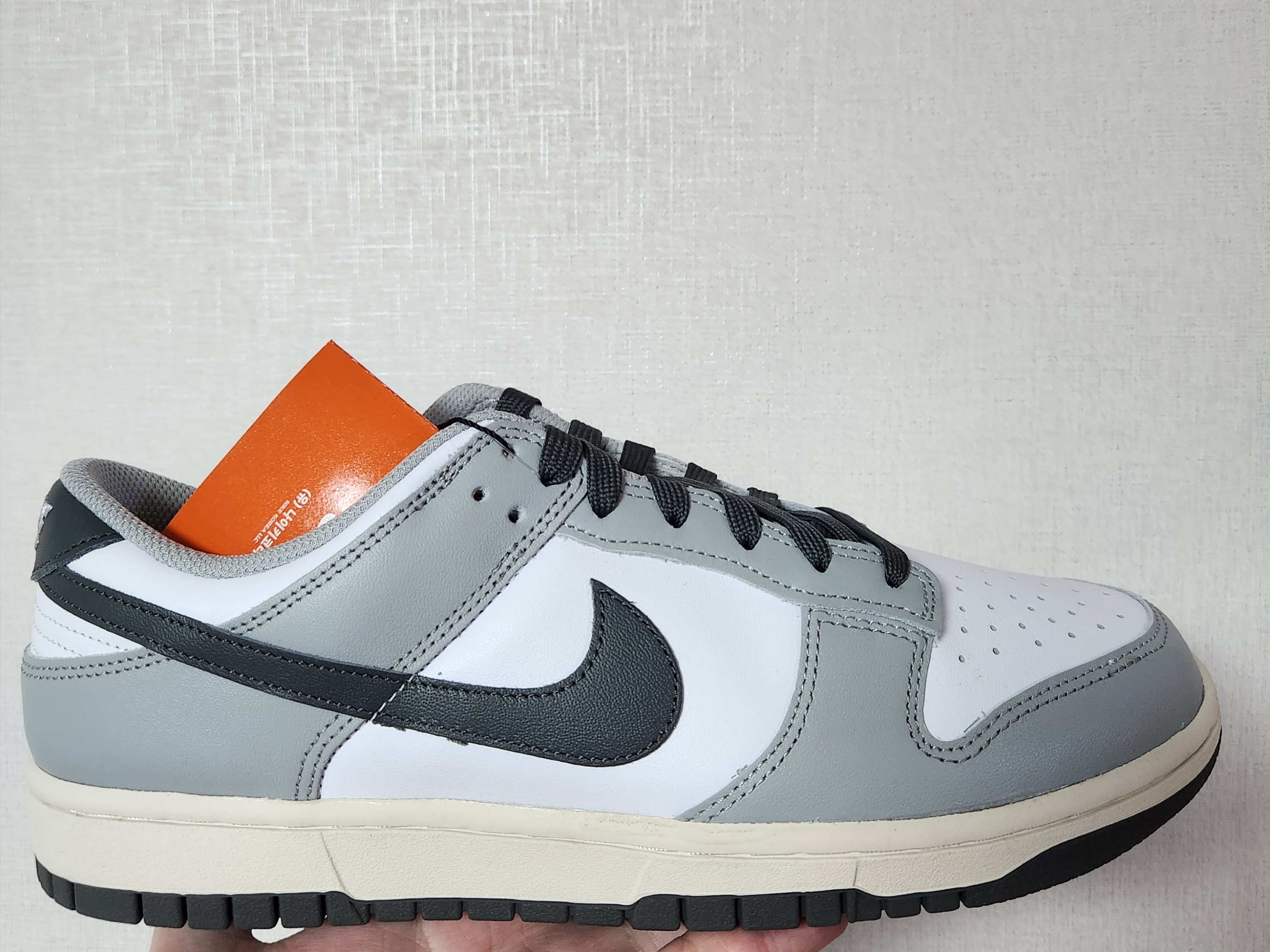 (W) Nike Dunk Low Light Smoke Grey 착용 스타일 - 1