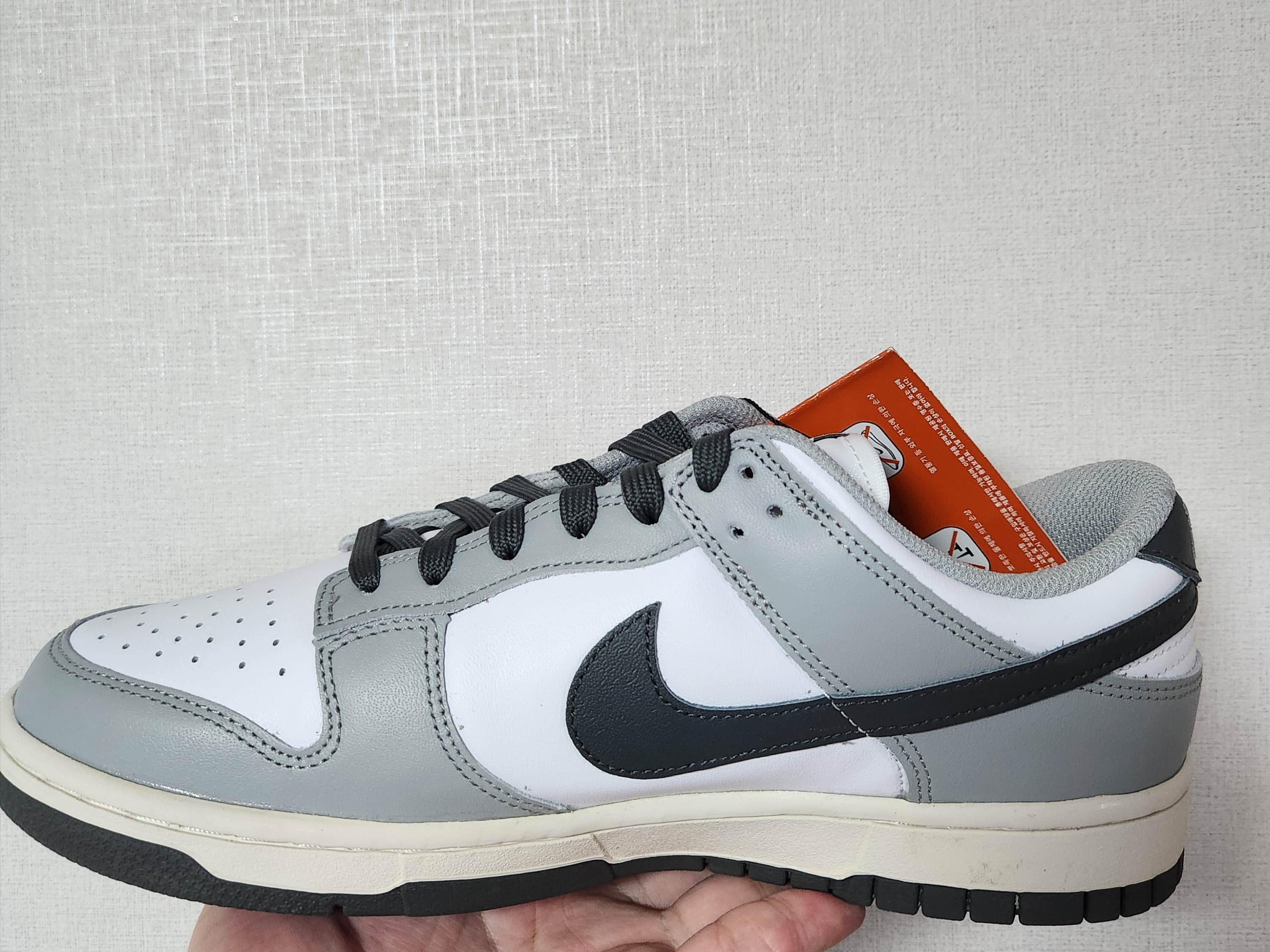 (W) Nike Dunk Low Light Smoke Grey 착용 스타일 - 2