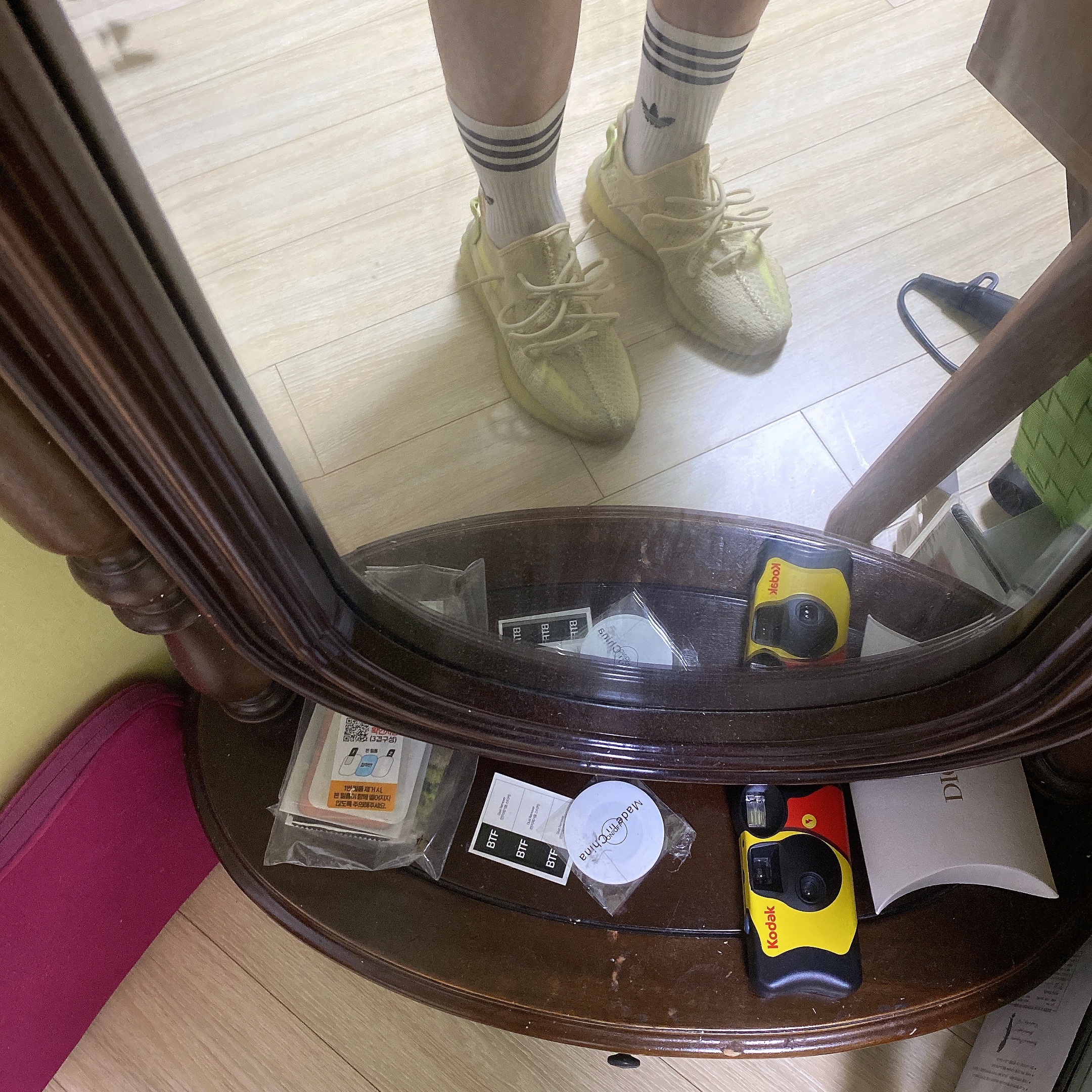 Adidas Yeezy Boost 350 V2 Flax 2022 착용 스타일 - 3