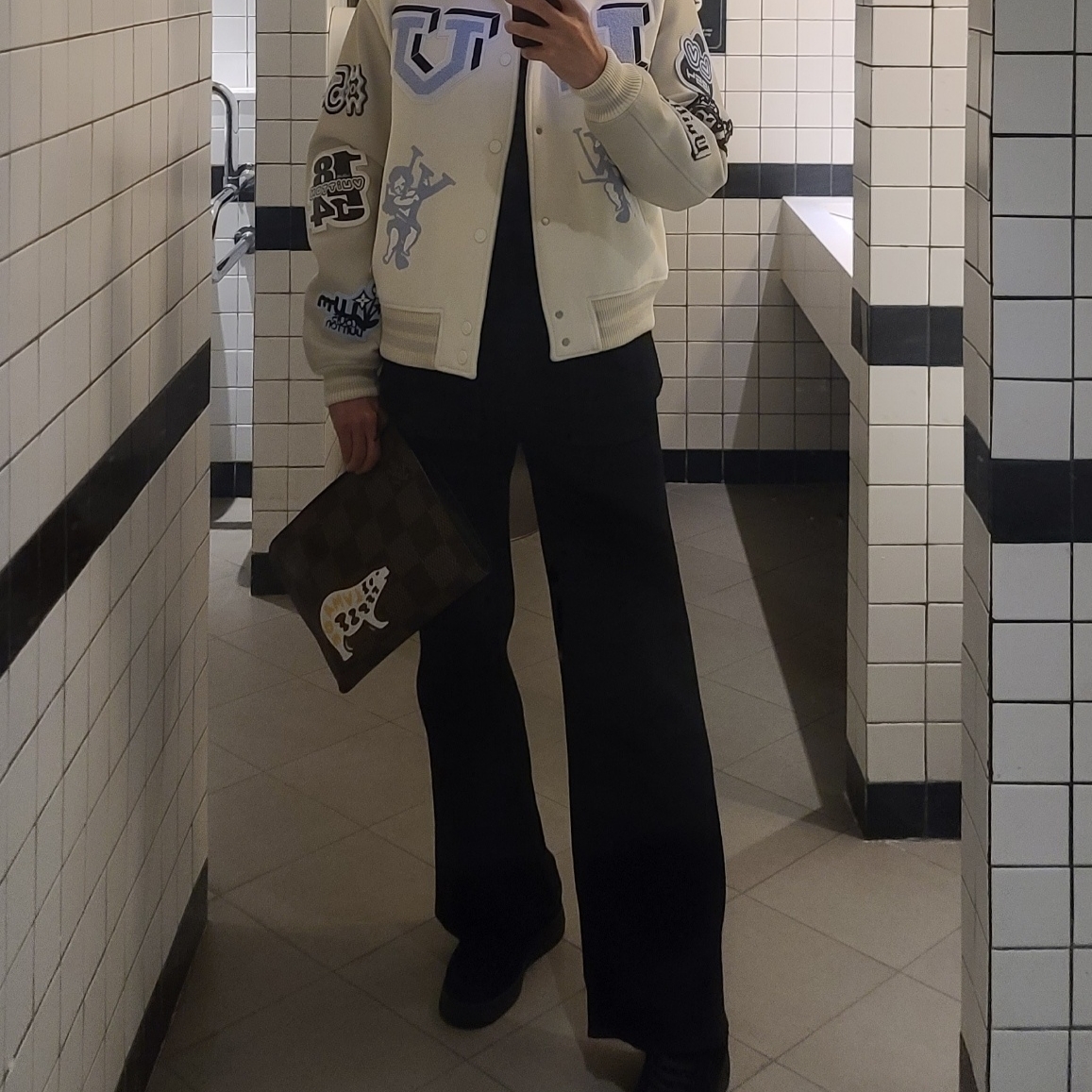 Louis Vuitton Multi Patch Mixed Leather Varsity Blouson Milky White, Louis Vuitton x Nike Air Force 1 Low by Virgil Abloh Black 착용 스타일 - 2