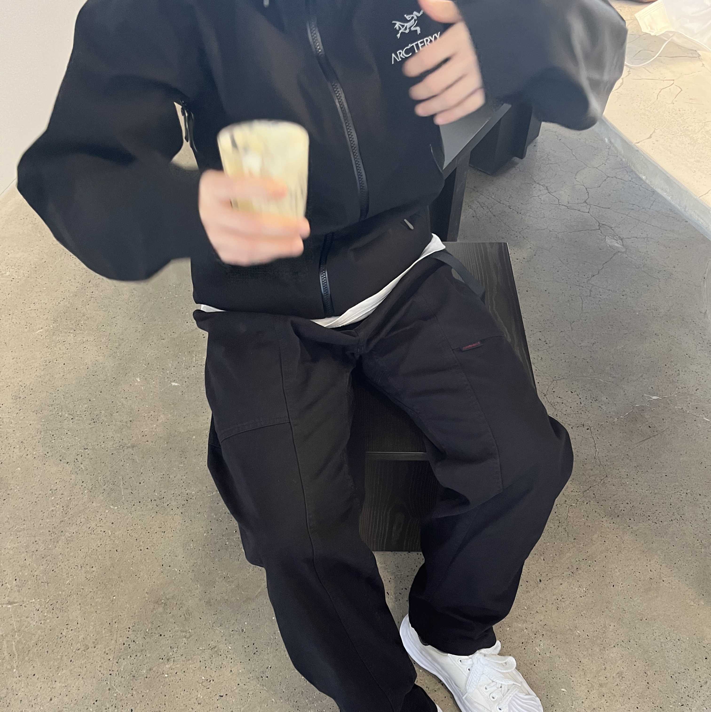 Arc'teryx Beta LT Jacket Black 착용 스타일 - 2