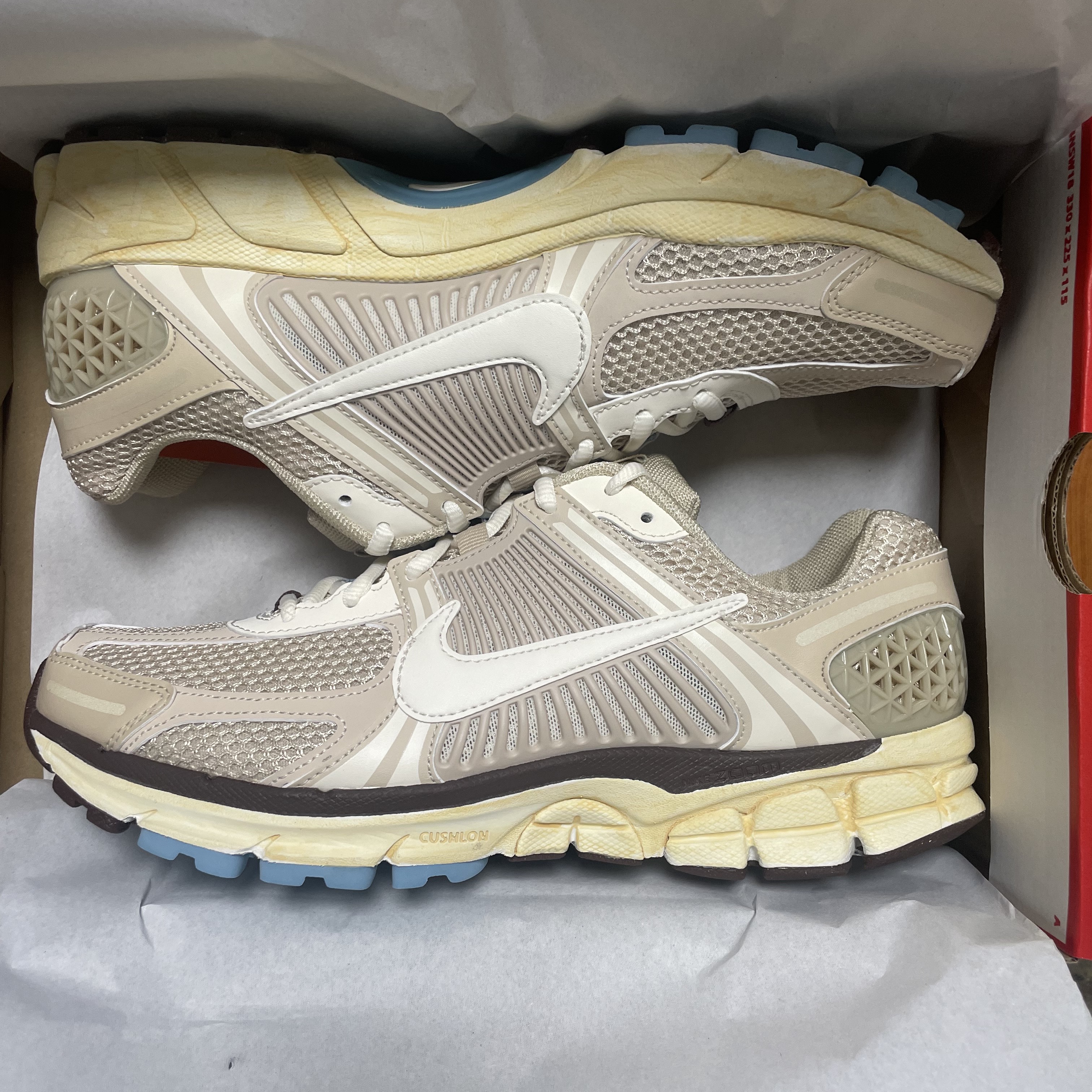 (W) Nike Zoom Vomero 5 Oatmeal 착용 스타일