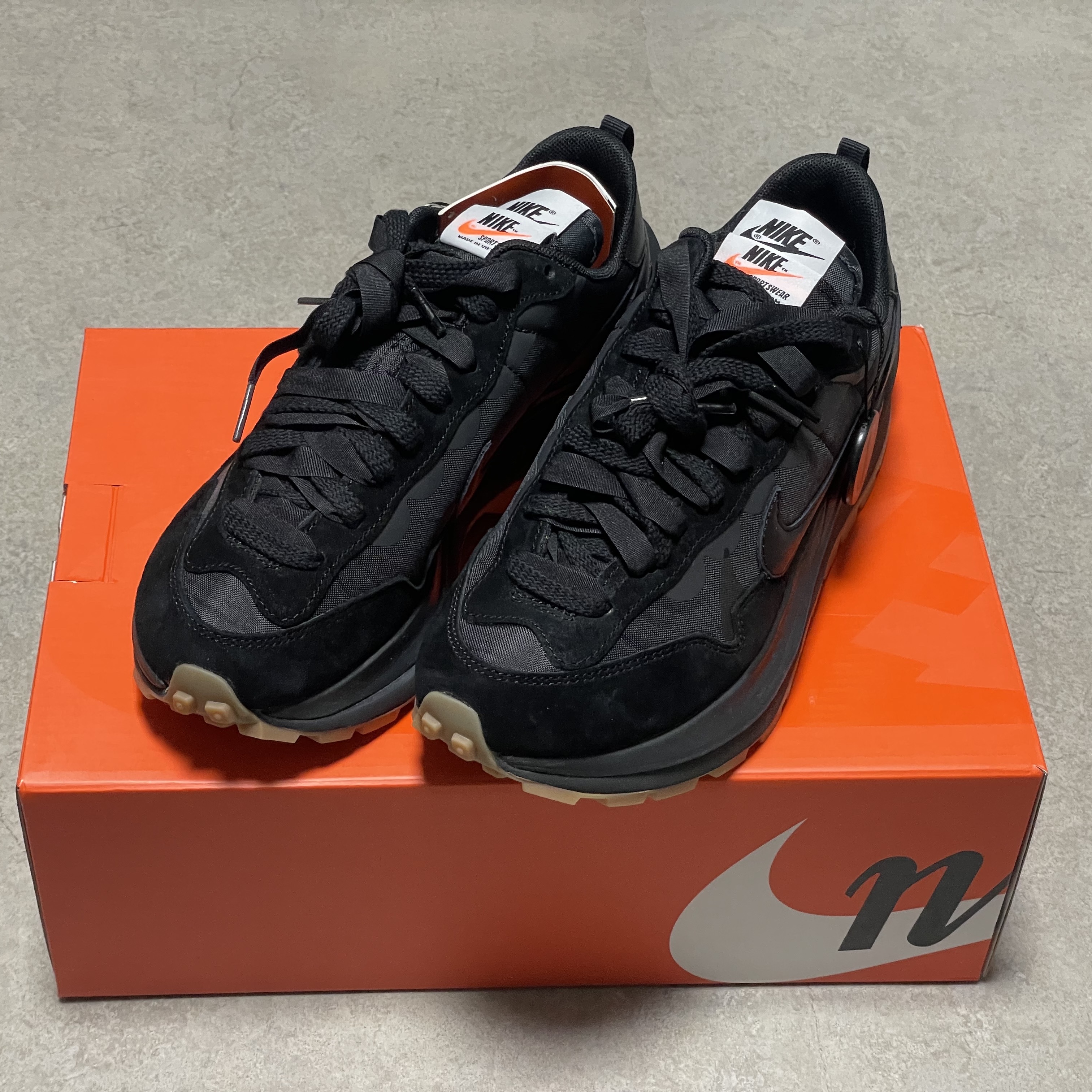 Nike x Sacai VaporWaffle Black and Gum 착용 스타일 - 1