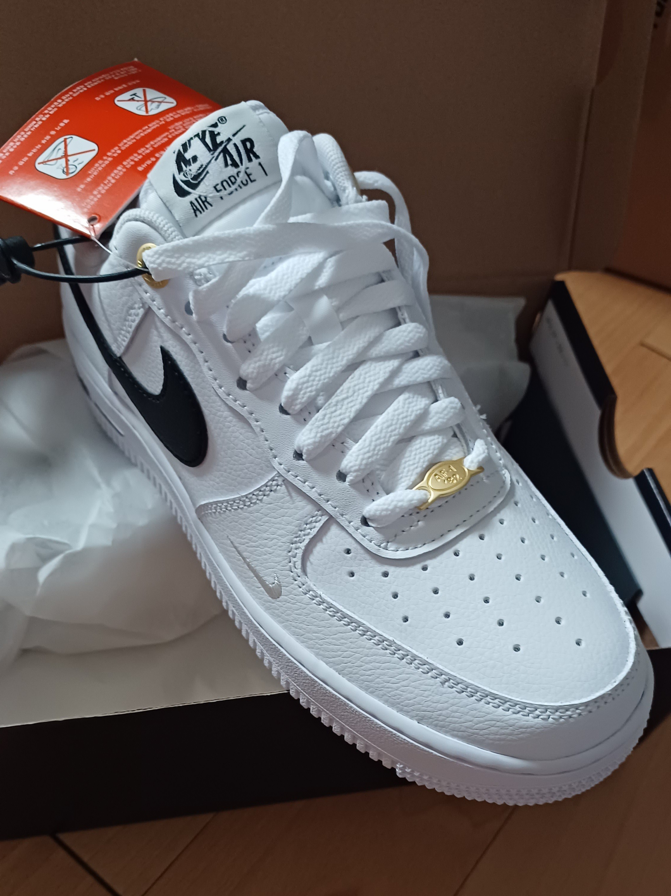Nike Air Force 1 '07 LV8 40th Anniversary Join Forces White Black 착용 스타일