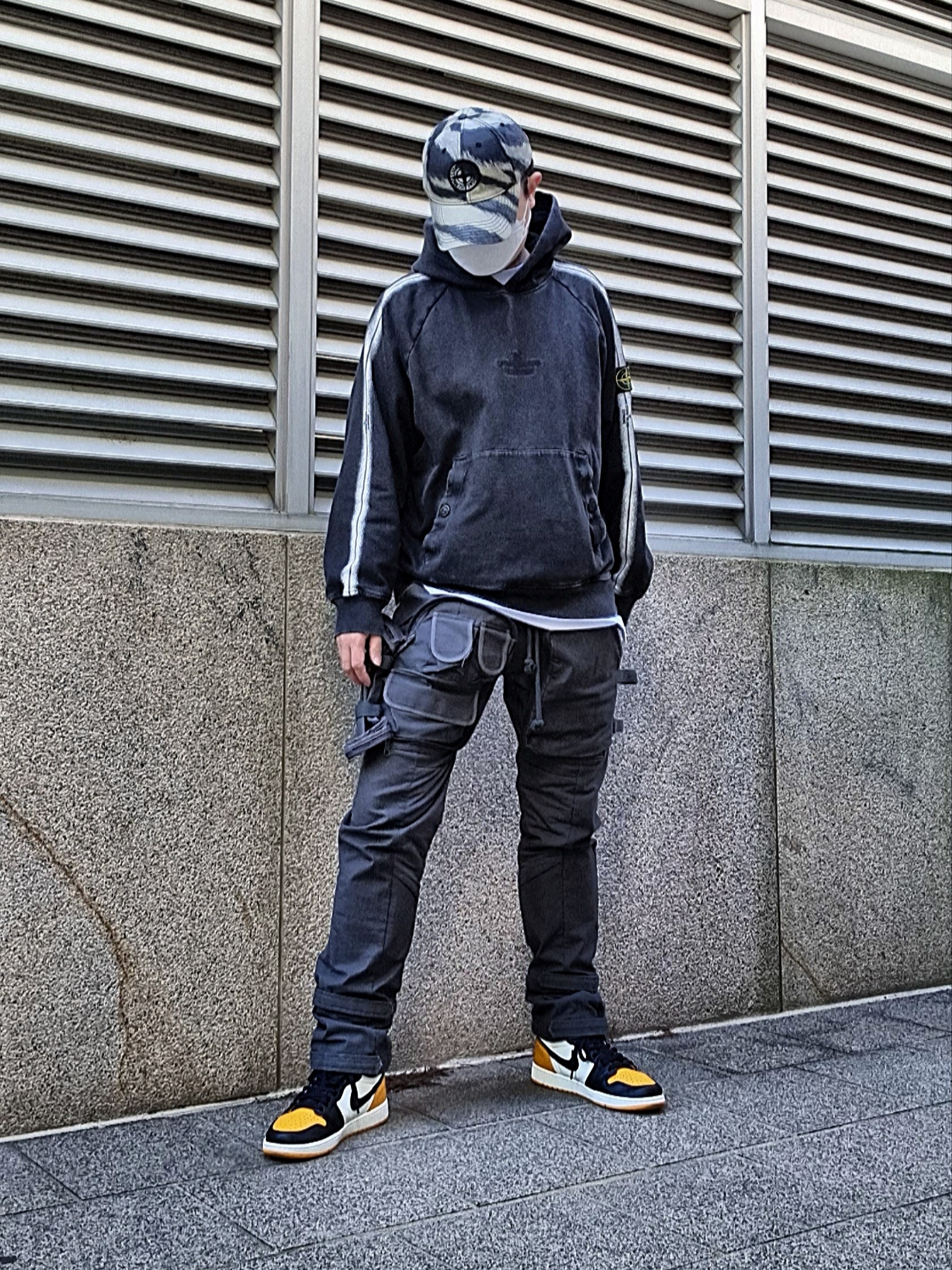 Supreme x Stone Island Stripe Hooded Sweatshirt Black - 22SS, Jordan 1 Retro High OG Taxi 착용 스타일 - 2