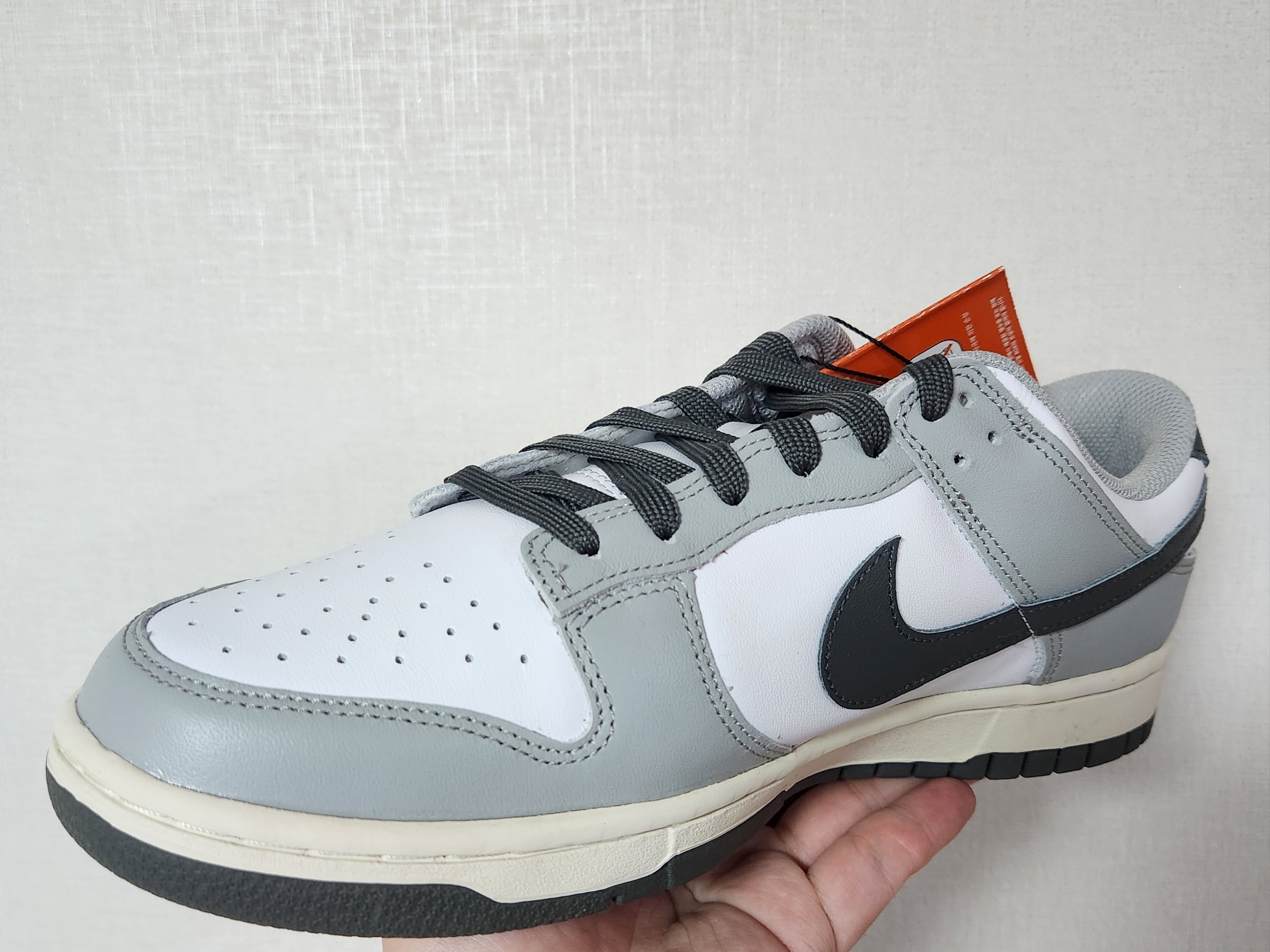 (W) Nike Dunk Low Light Smoke Grey 착용 스타일 - 4
