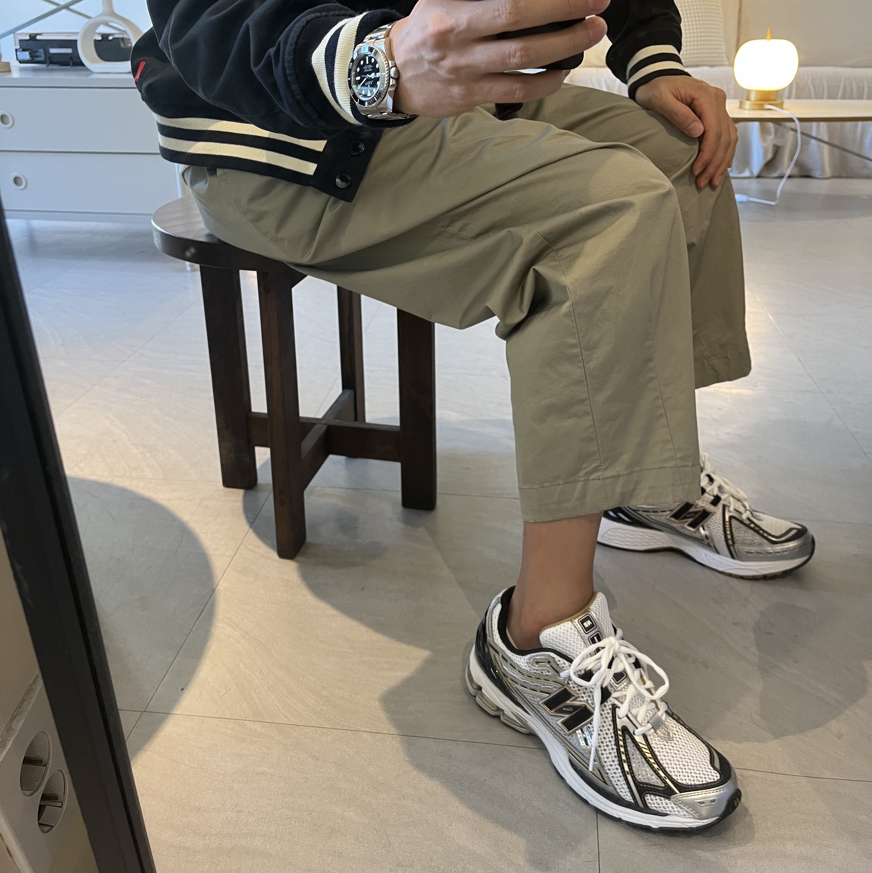 New Balance 1906R White Gold 착용 스타일