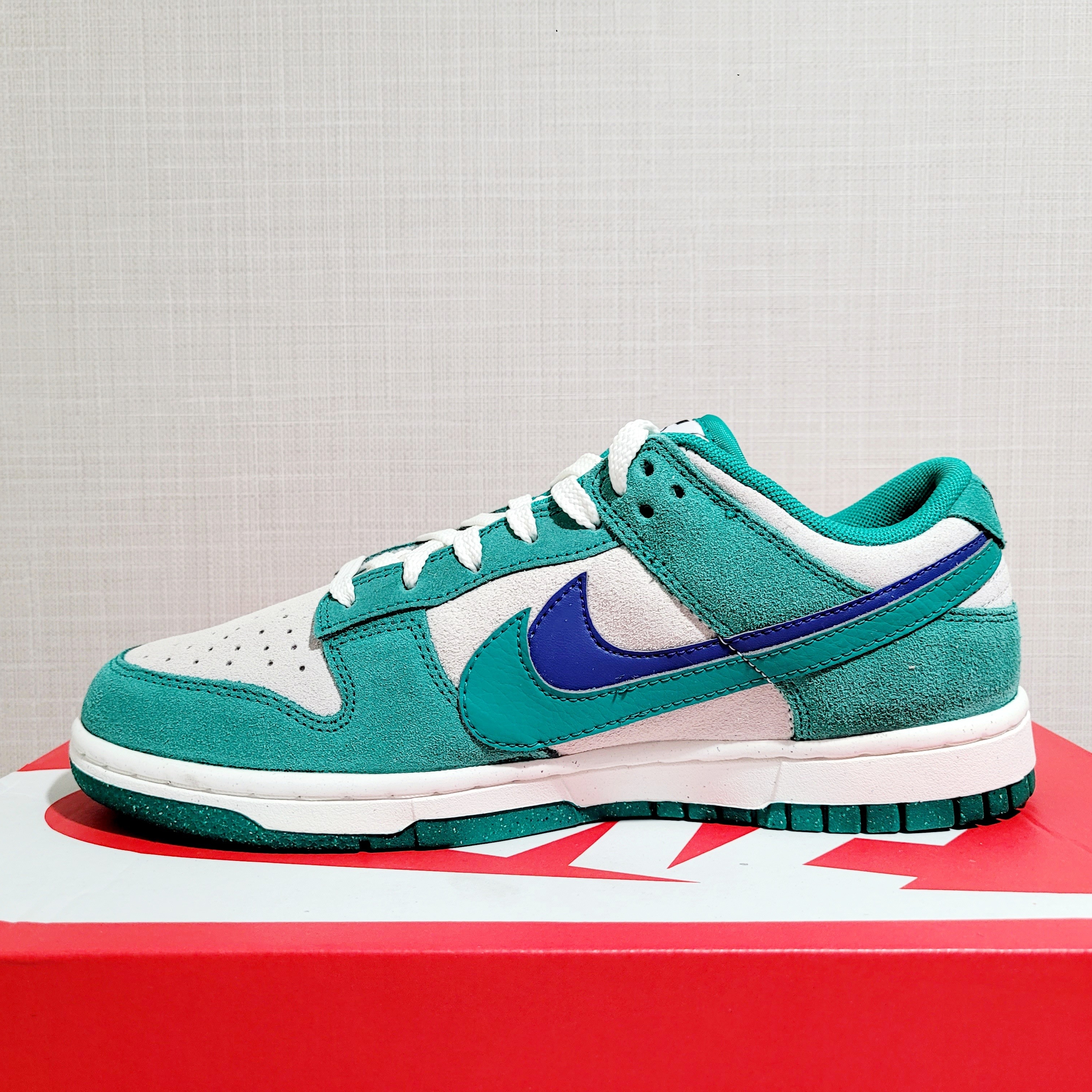 (W) Nike Dunk Low SE 85 Neptune Green and Sail 착용 스타일 - 2